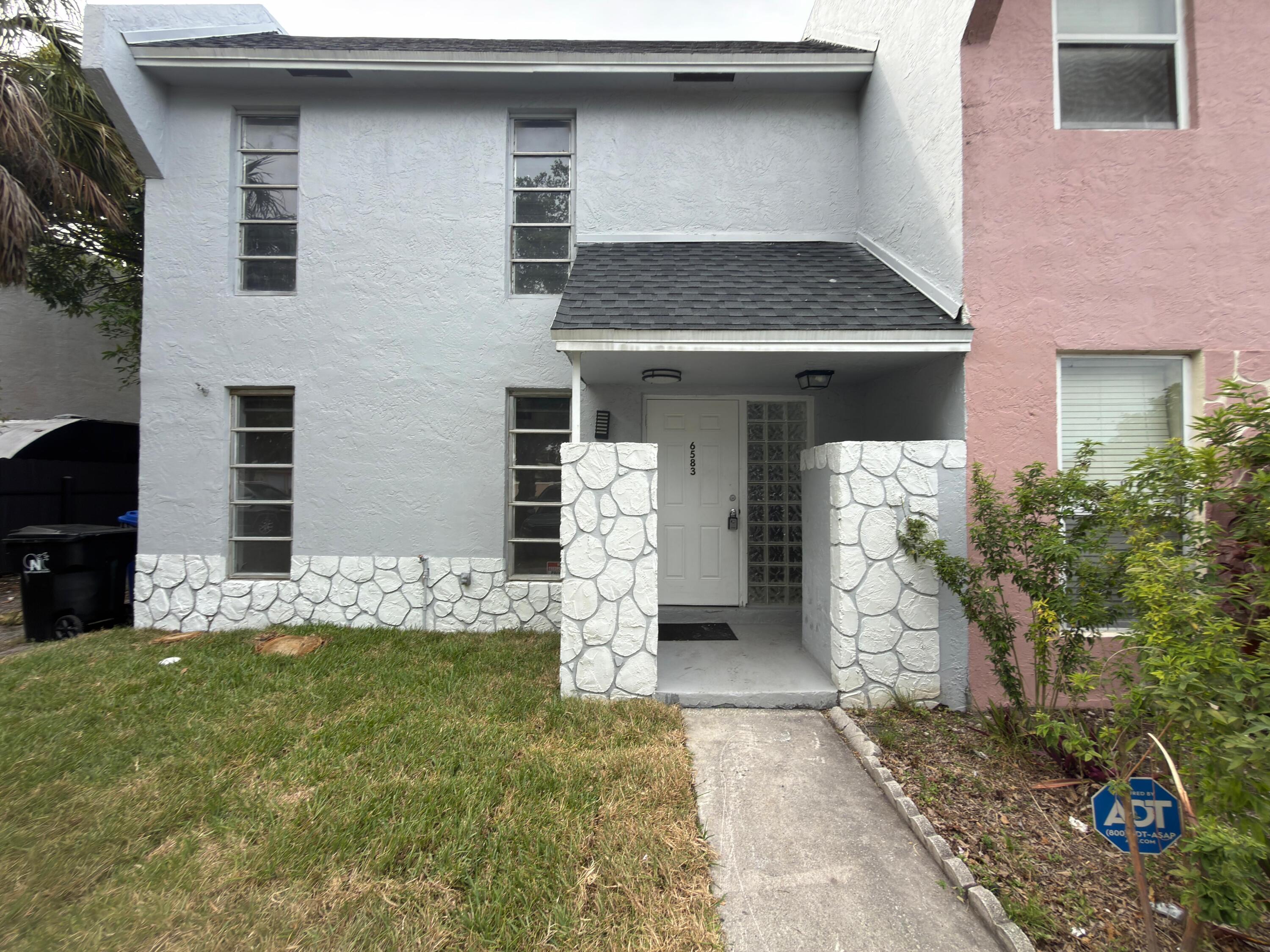 Foto de propiedad en 6583 Boulevard Of Champions, North Lauderdale, FL 33068 North Lauderdale con MLS# 