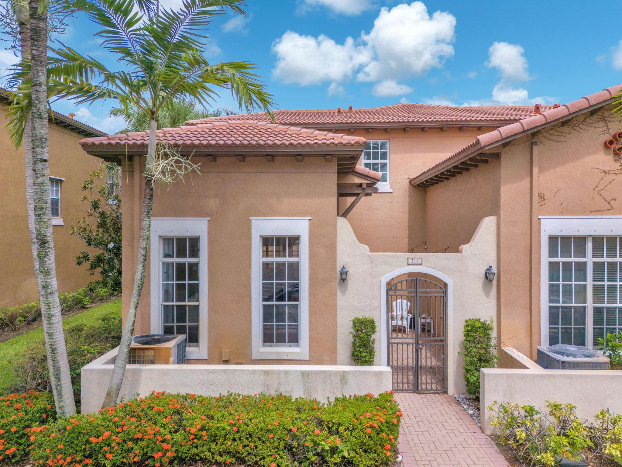 Foto de propiedad en 516 SW 147th Terrace 4-43, Pembroke Pines, FL 33027 Pembroke Pines con MLS# 