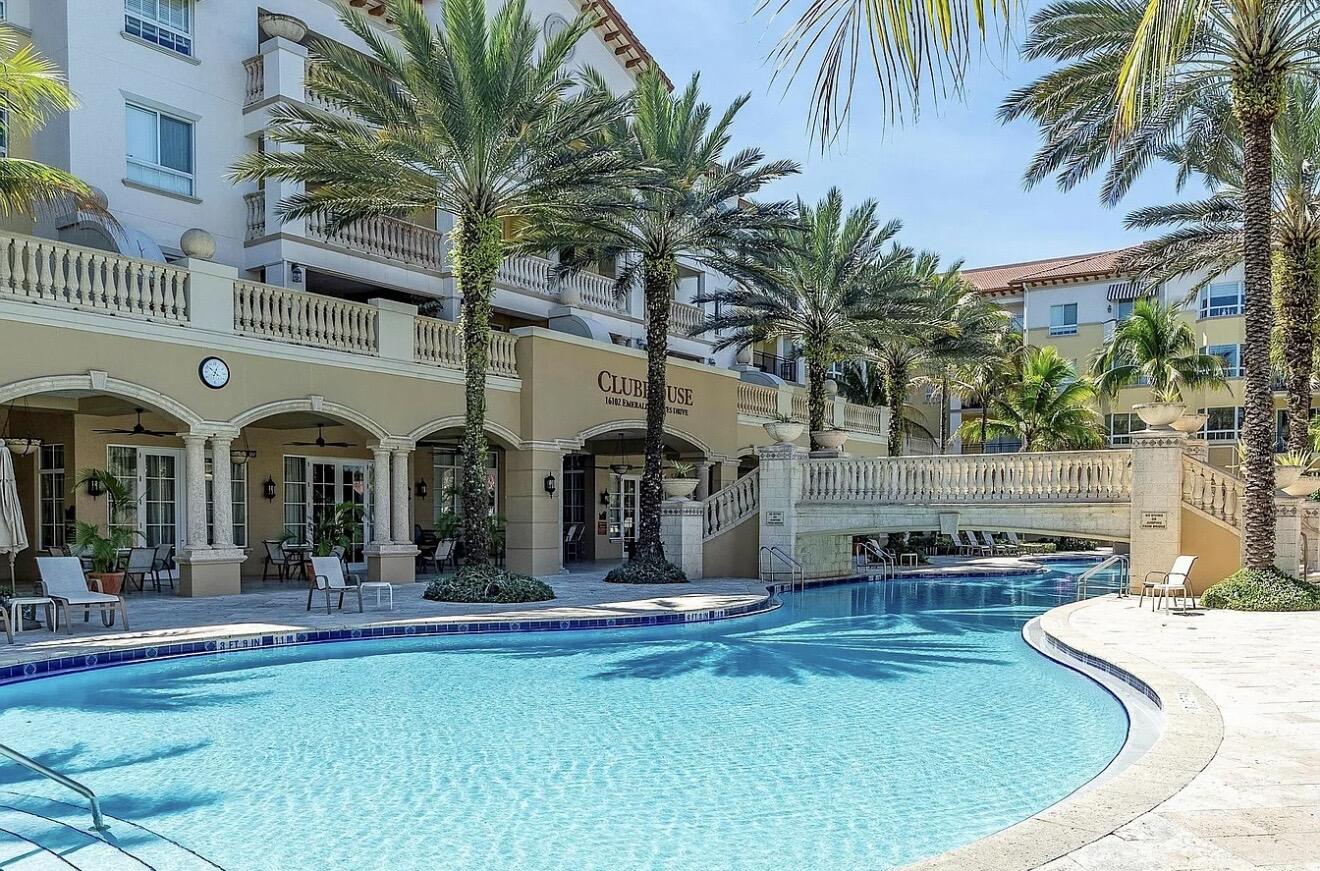 Foto de propiedad en 16102 Emerald Estates Drive 108, Weston, FL 33331 Weston con MLS# 
