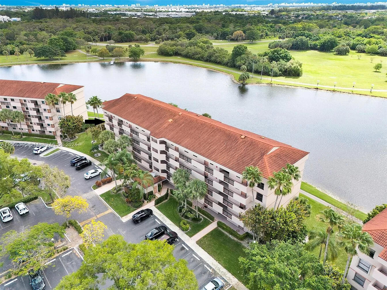 Foto de propiedad en 2767 Carambola Circle S 401, Coconut Creek, FL 33066 Coconut Creek con MLS# 