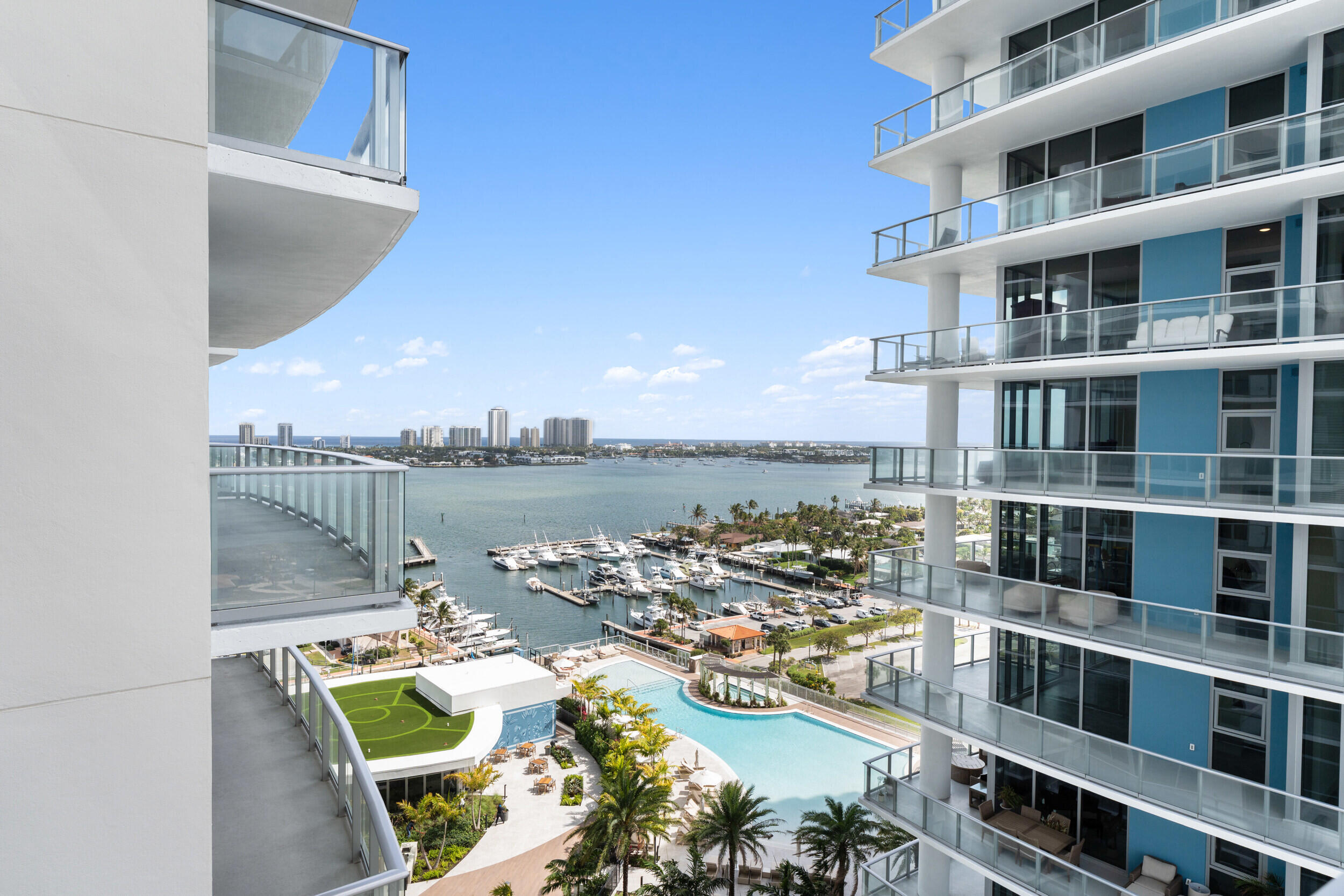 Foto de propiedad en 220 Lake Shore Drive 1523, Lake Park, FL 33403 Lake Park con MLS# 