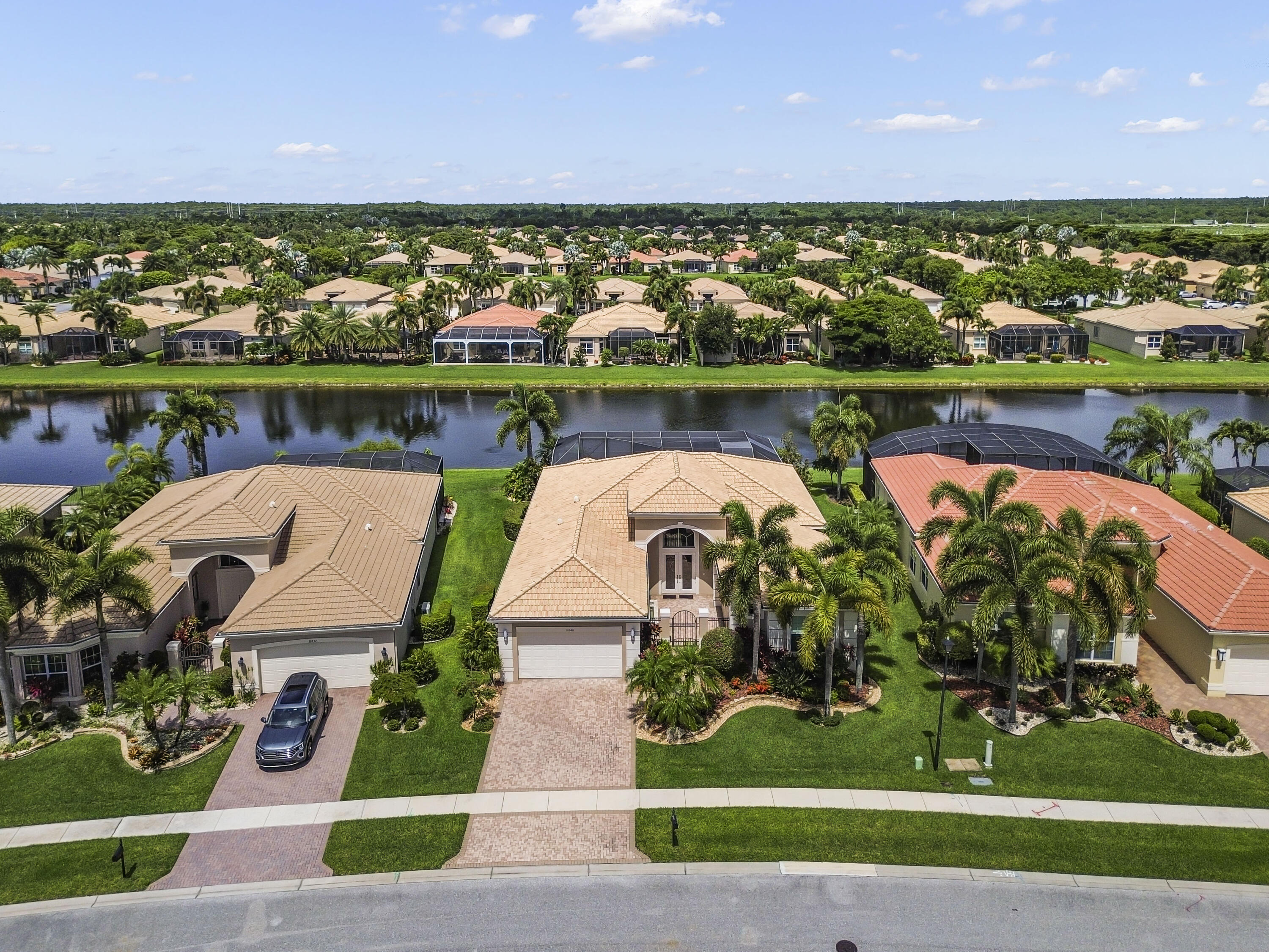 Foto de propiedad en 10540 Whitewind Circle, Boynton Beach, FL 33473 Boynton Beach con MLS# 