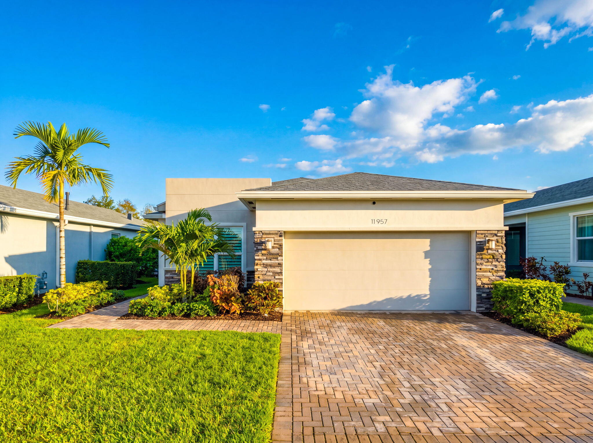 Foto de propiedad en 11957 SW Lyra Drive, Port St. Lucie, FL 34987 Port St. Lucie con MLS# 