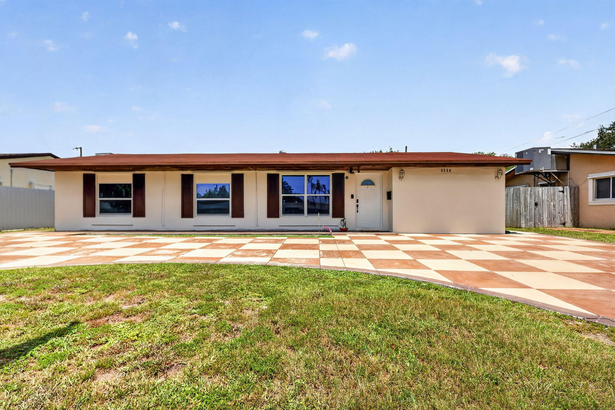 Foto de propiedad en 2220 N 47th Avenue, Hollywood, FL 33021 Hollywood con MLS# 