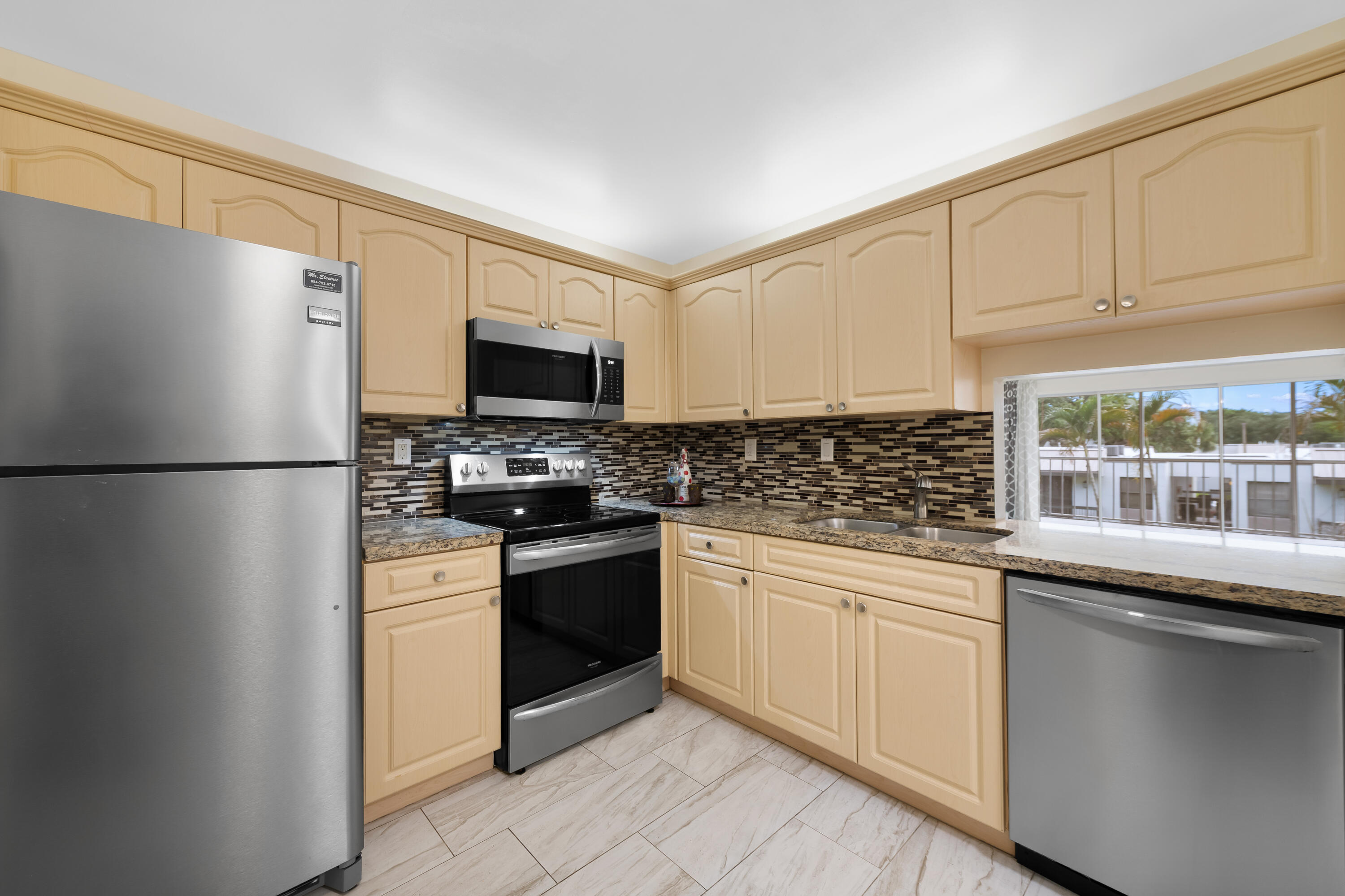 Foto de propiedad en 483 N Pine Island Road C304, Plantation, FL 33324 Plantation con MLS# 