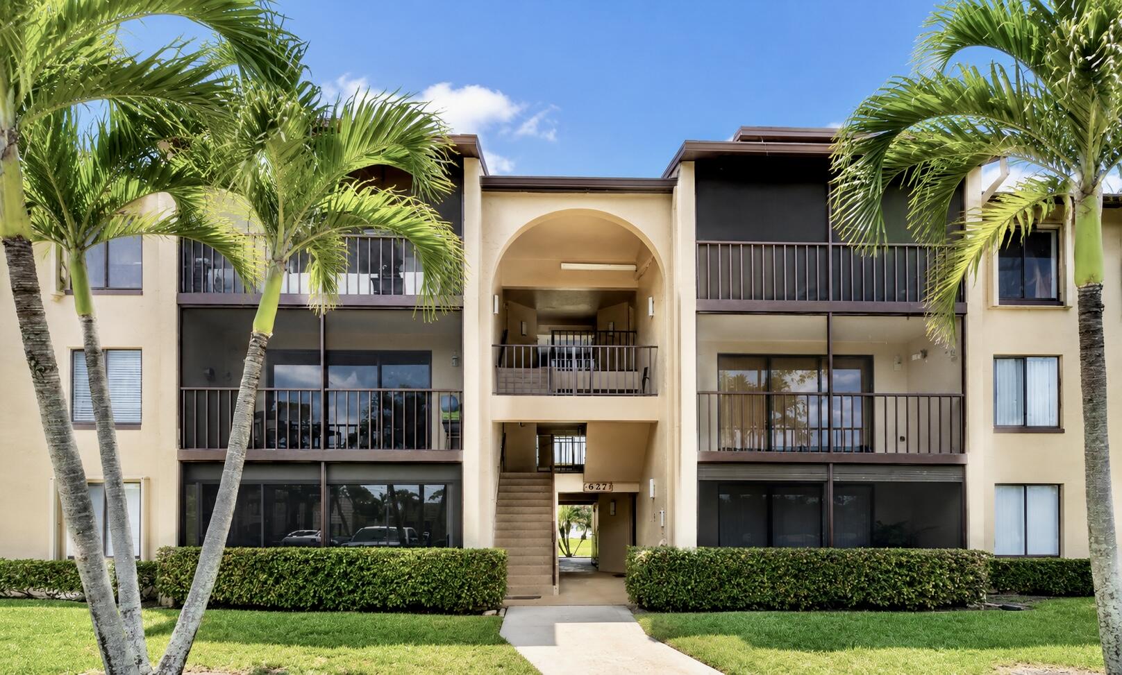 Foto de propiedad en 627 Sea Pine Way C2, Greenacres, FL 33415 Greenacres con MLS# 
