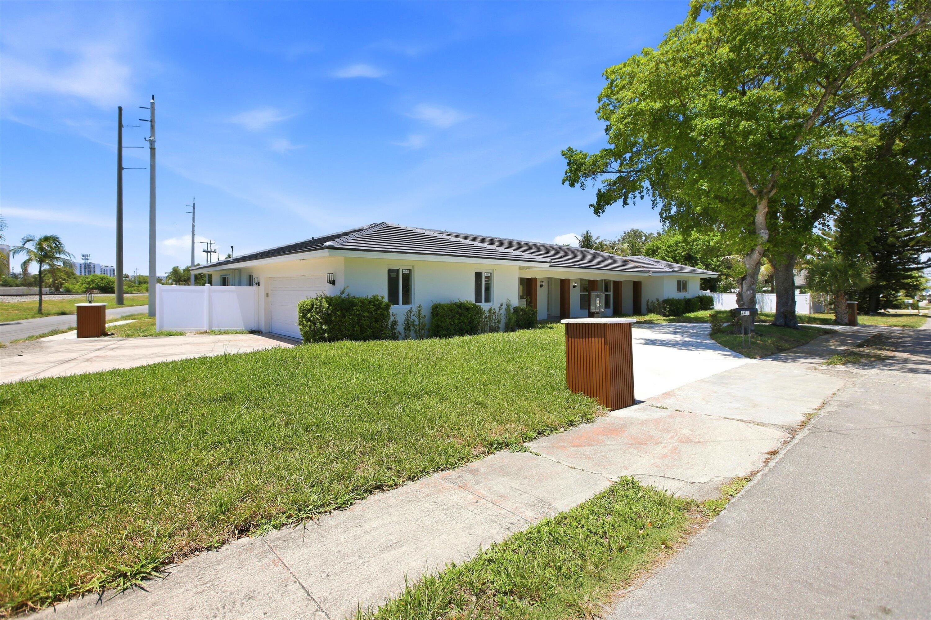 Foto de propiedad en 401 NW 3rd Place, Dania Beach, FL 33004 Dania Beach con MLS# 