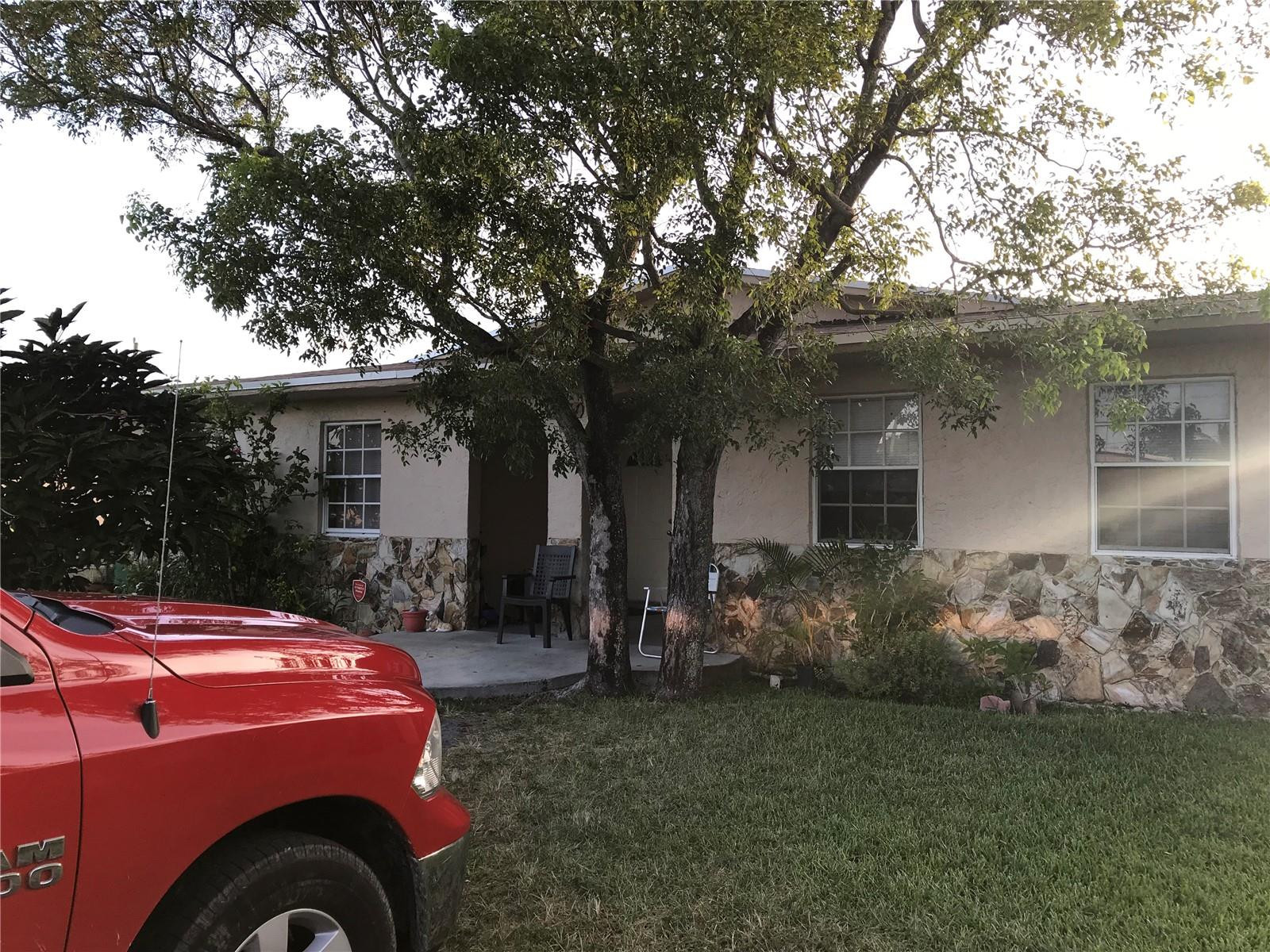 Foto de propiedad en 4641 SW 43rd Terrace 2, Dania Beach, FL 33314 Dania Beach con MLS# 