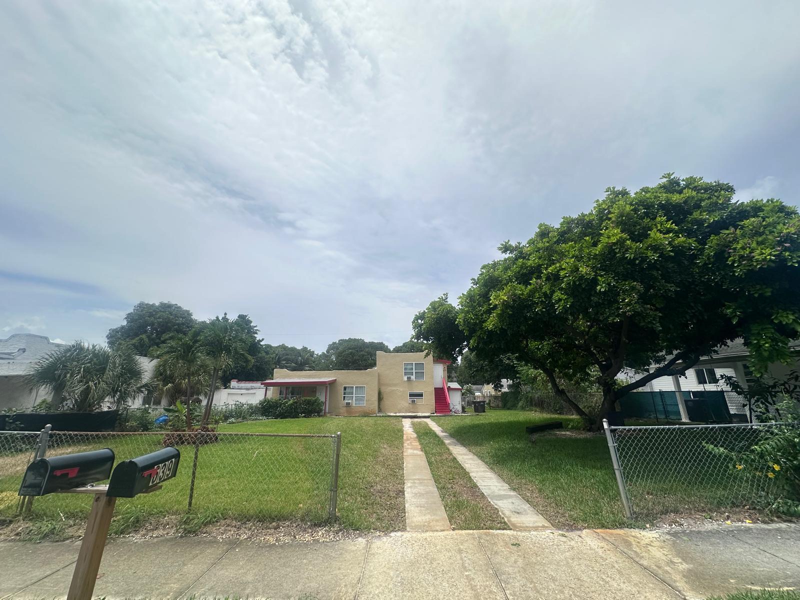 Vendido 637 46th Street, West Palm Beach, FL 33407, West Palm Beach, FL 33407
