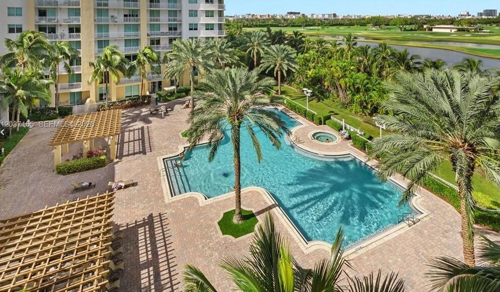 Foto de propiedad en 1755 E Hallandale Beach Boulevard 2104e, Hallandale, FL 33009 Hallandale con MLS# 