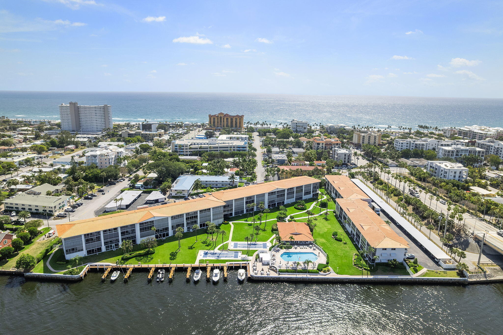 Foto de propiedad en 101 NE 19th Avenue 228, Deerfield Beach, FL 33441 Deerfield Beach con MLS# 