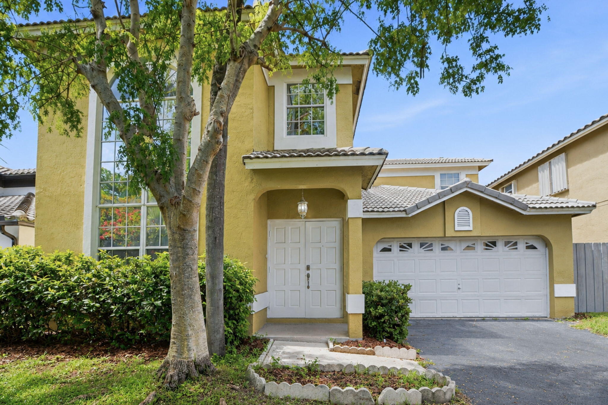 Foto de propiedad en 5477 NW 44th Way, Coconut Creek, FL 33073 Coconut Creek con MLS# 