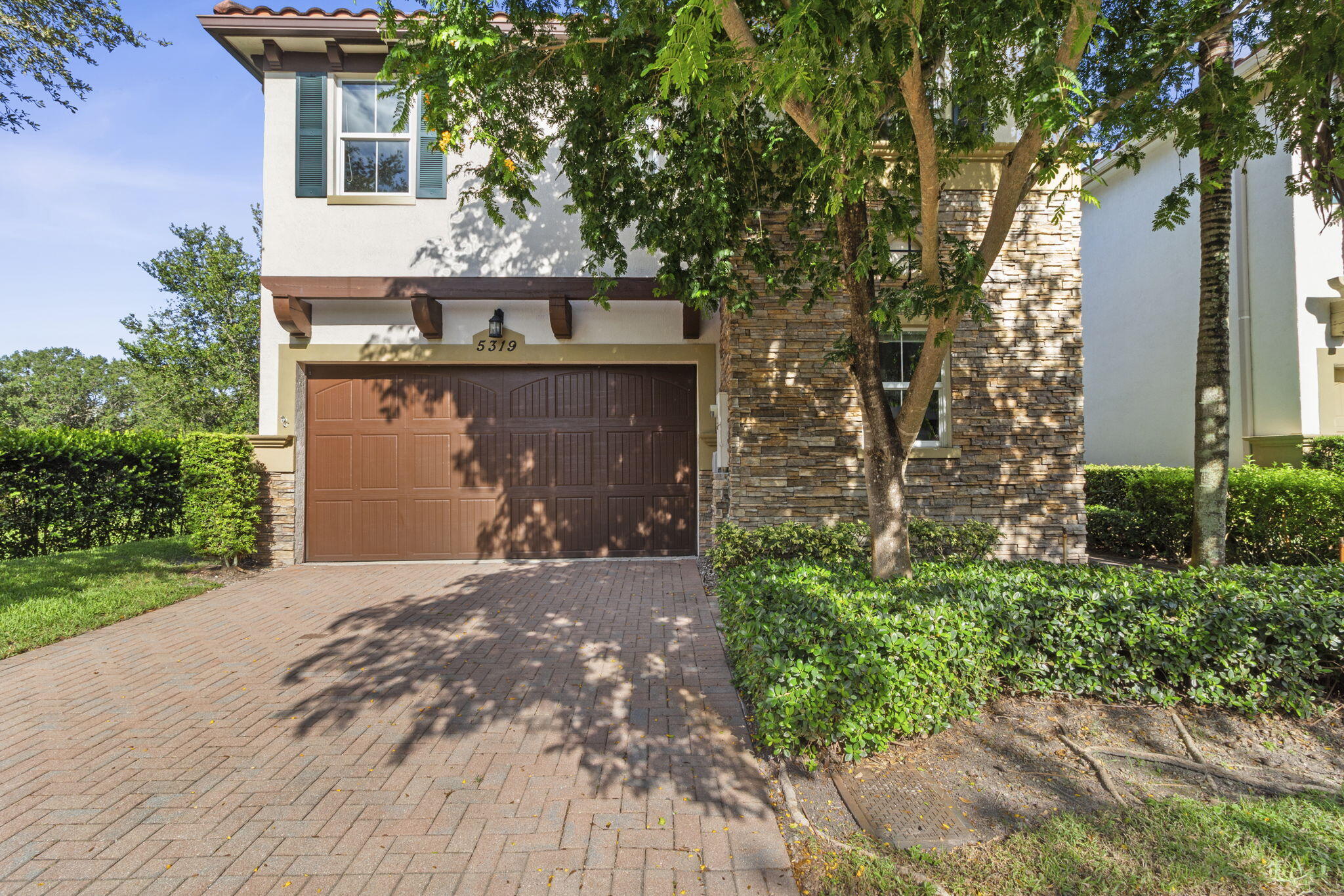 Foto de propiedad en 5319 Falcon Trail, Davie, FL 33314 Davie con MLS# 
