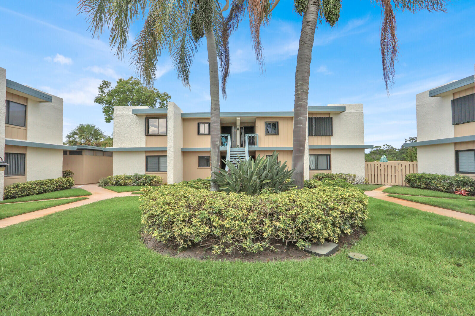 Foto de propiedad en 1551 NE 13th Terrace A9, Jensen Beach, FL 34957 Jensen Beach con MLS# 