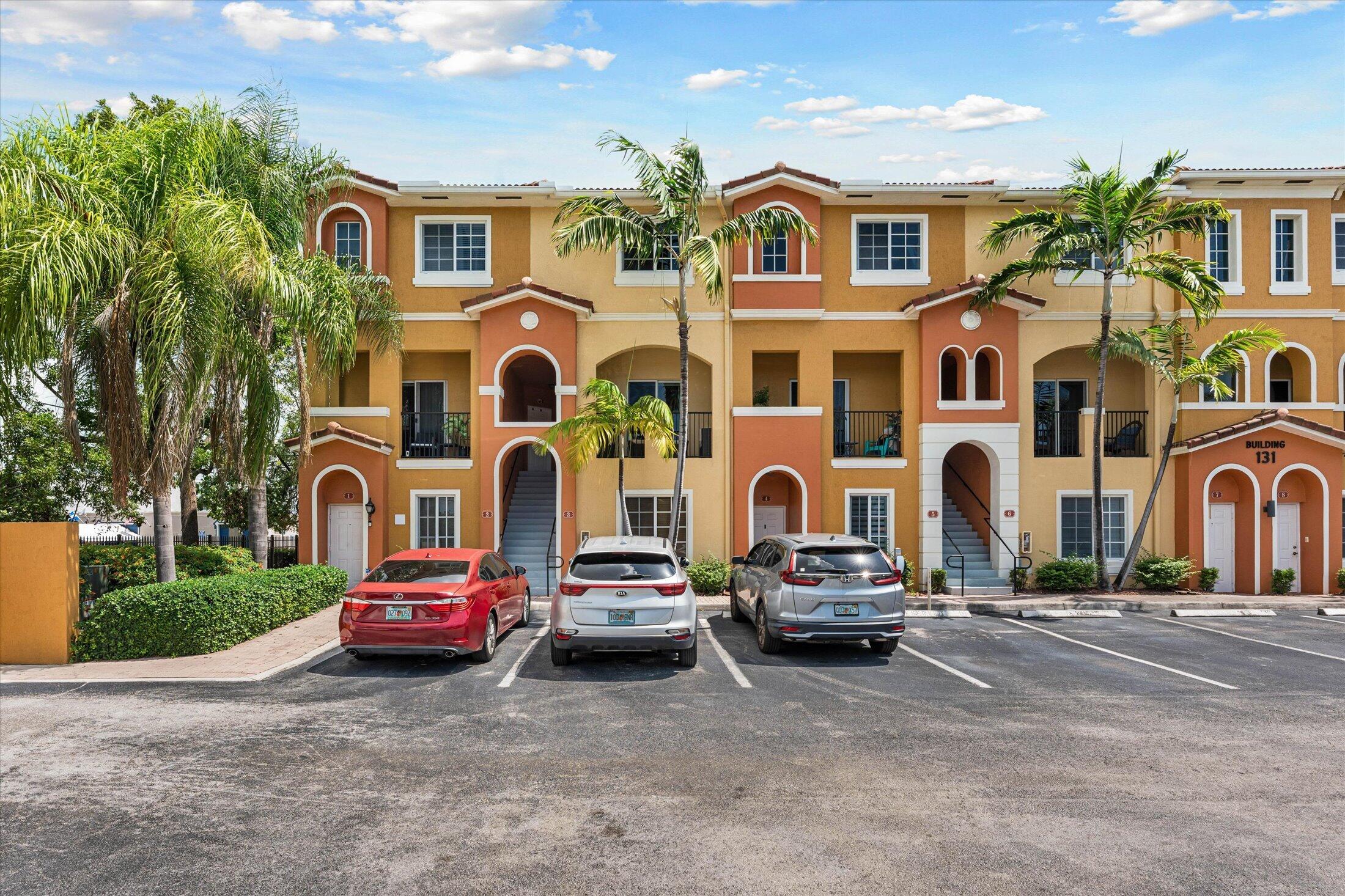 Foto de propiedad en 131 NW 2nd Avenue 3, Hallandale, FL 33009 Hallandale con MLS# 