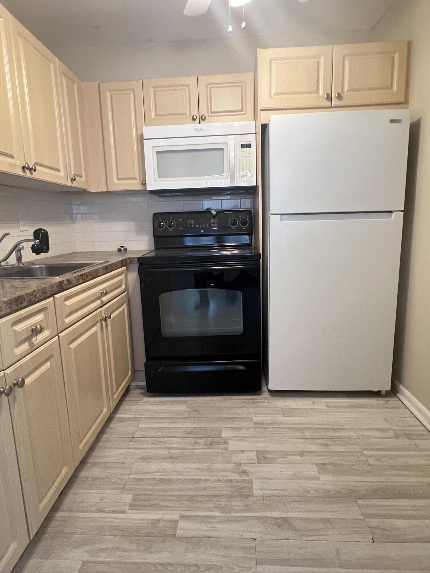 Foto de propiedad en 173 Waltham H 173, West Palm Beach, FL 33417 West Palm Beach con MLS# 
