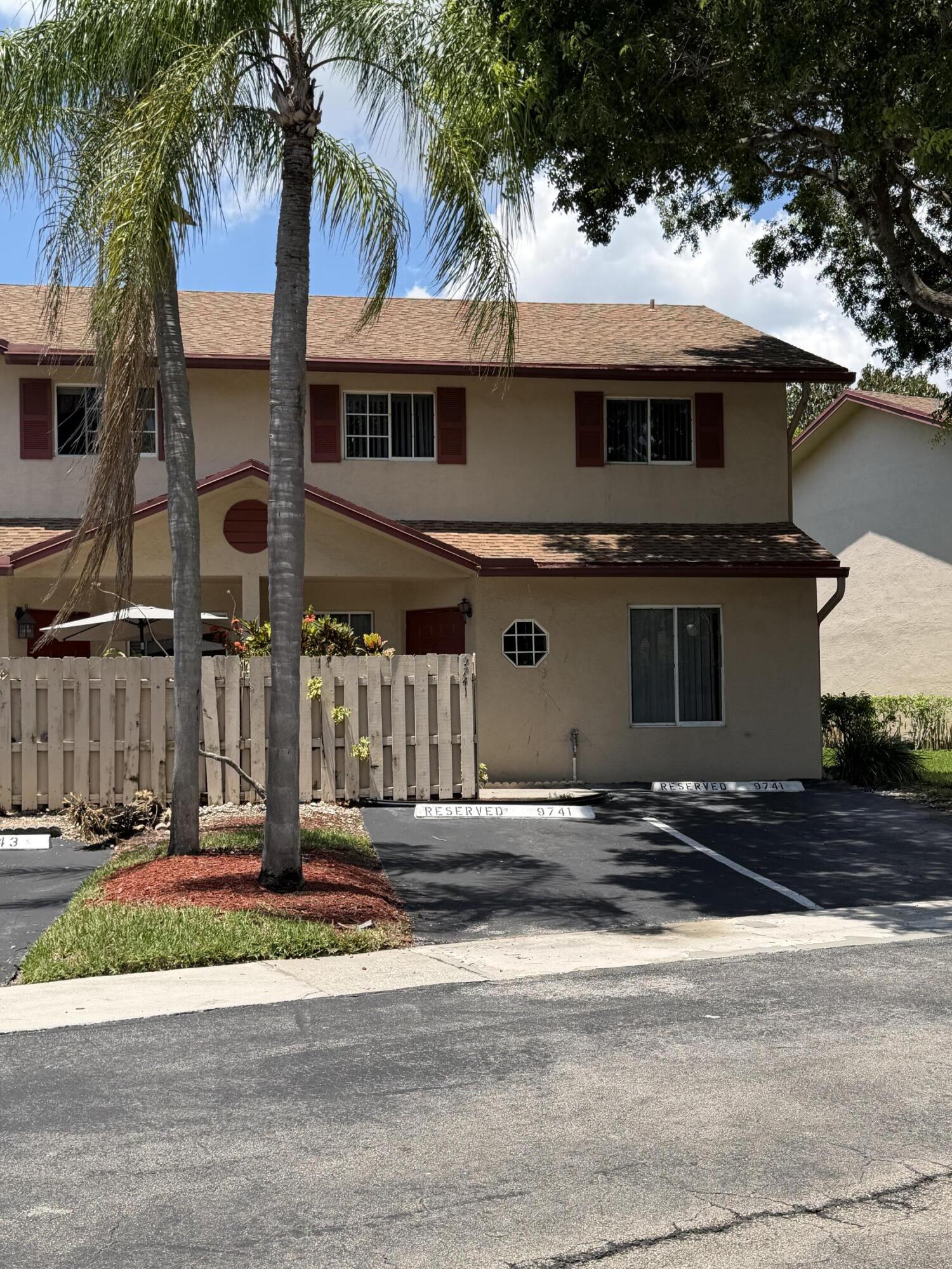 Foto de propiedad en 9741 NW 37th Street, Sunrise, FL 33351 Sunrise con MLS# 