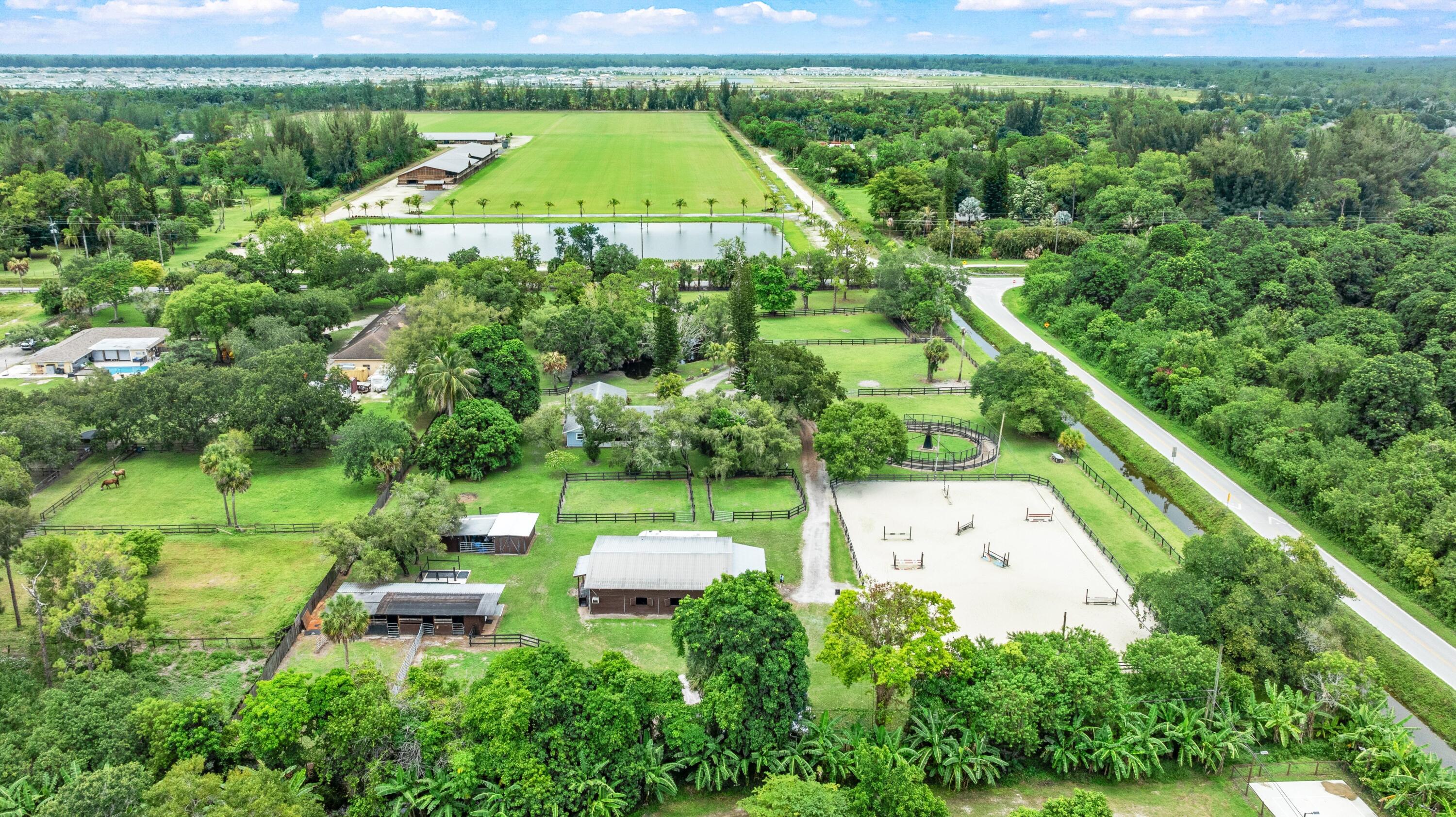 Foto de propiedad en 14536 North Road, Loxahatchee Groves, FL 33470 Loxahatchee Groves con MLS# 