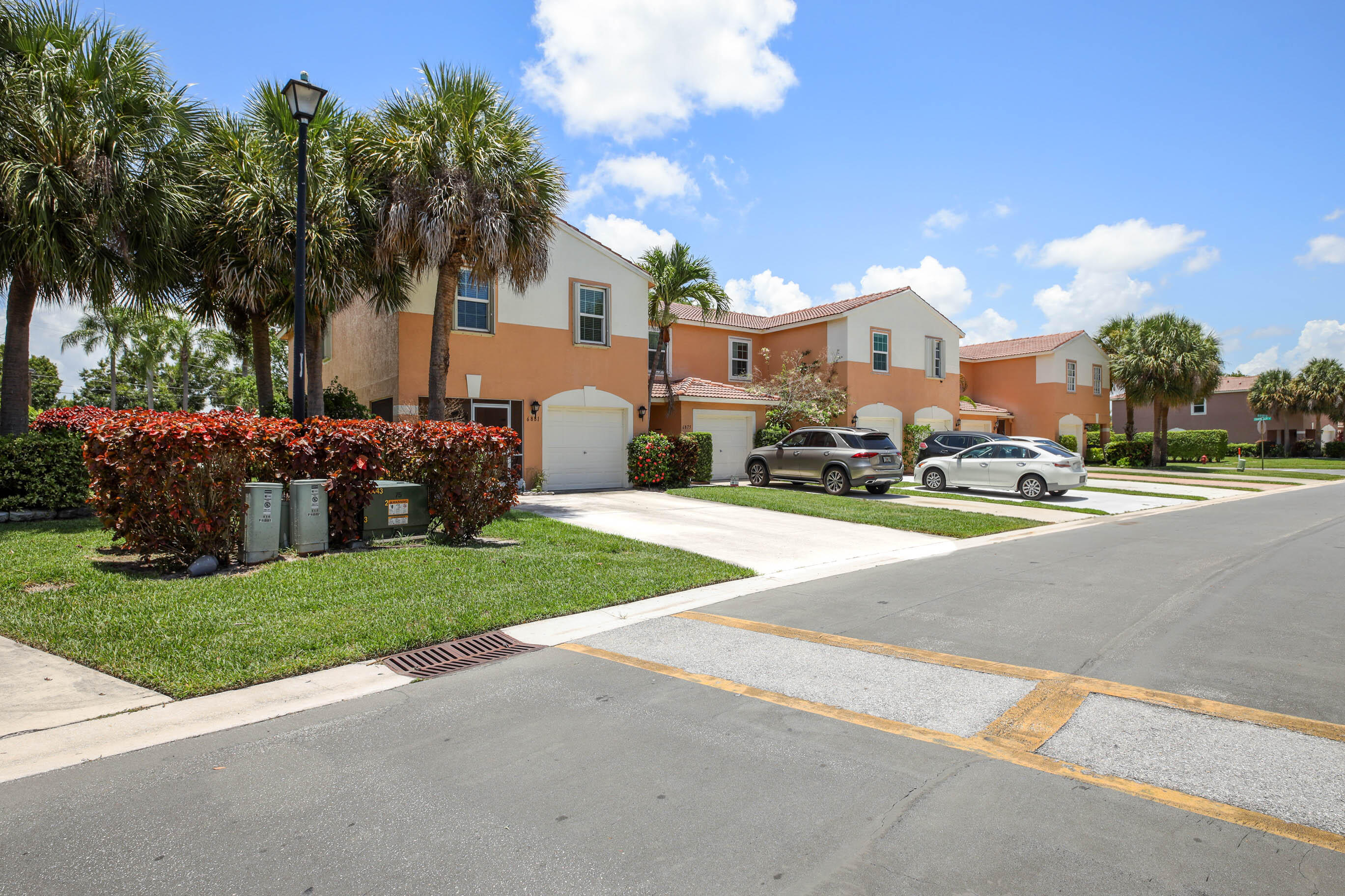 Foto de propiedad en 6881 Willow Creek Run, Greenacres, FL 33463 Greenacres con MLS# 