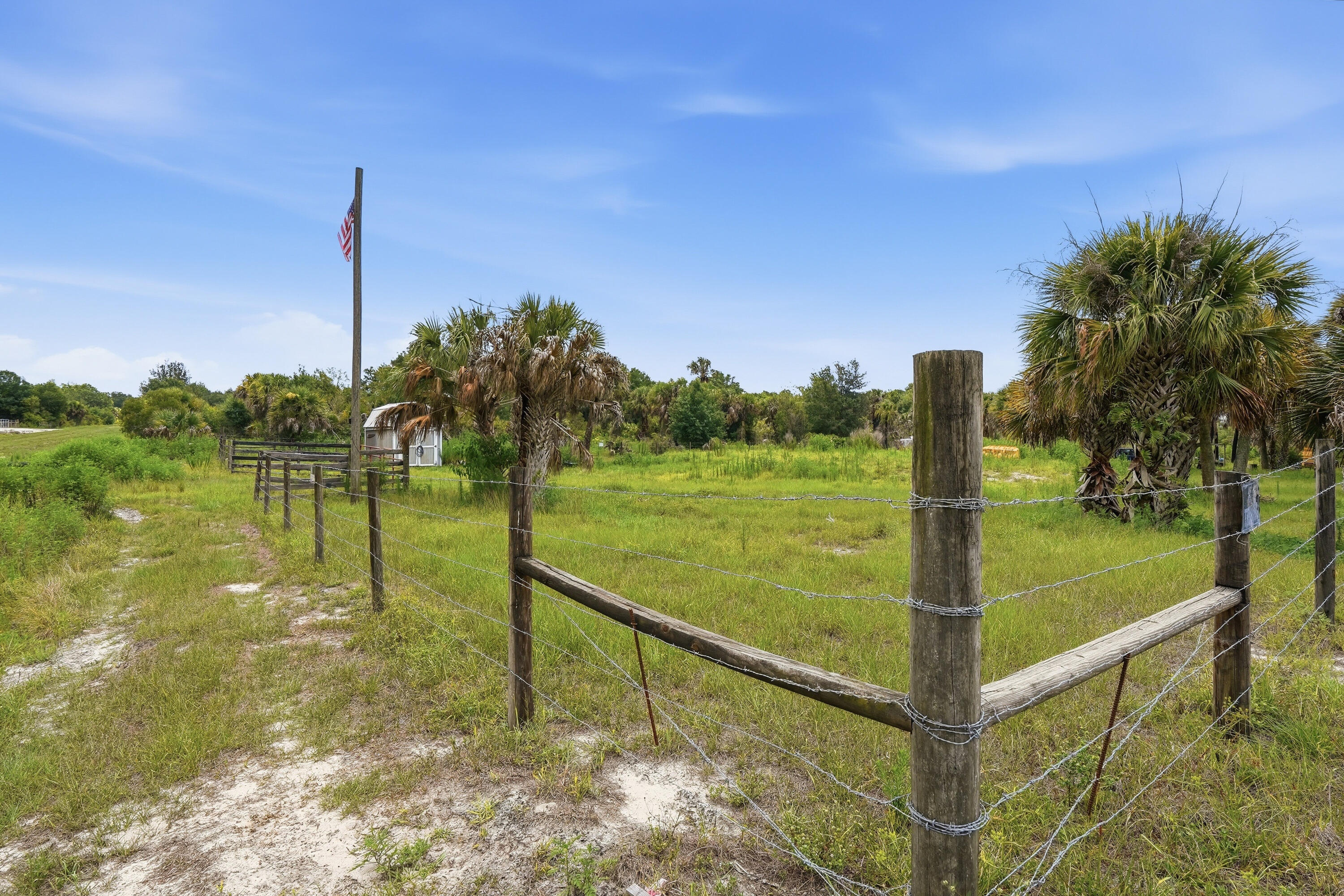 Foto de propiedad en 19998 NW 270th Street, Okeechobee, FL 34972 Okeechobee con MLS# 