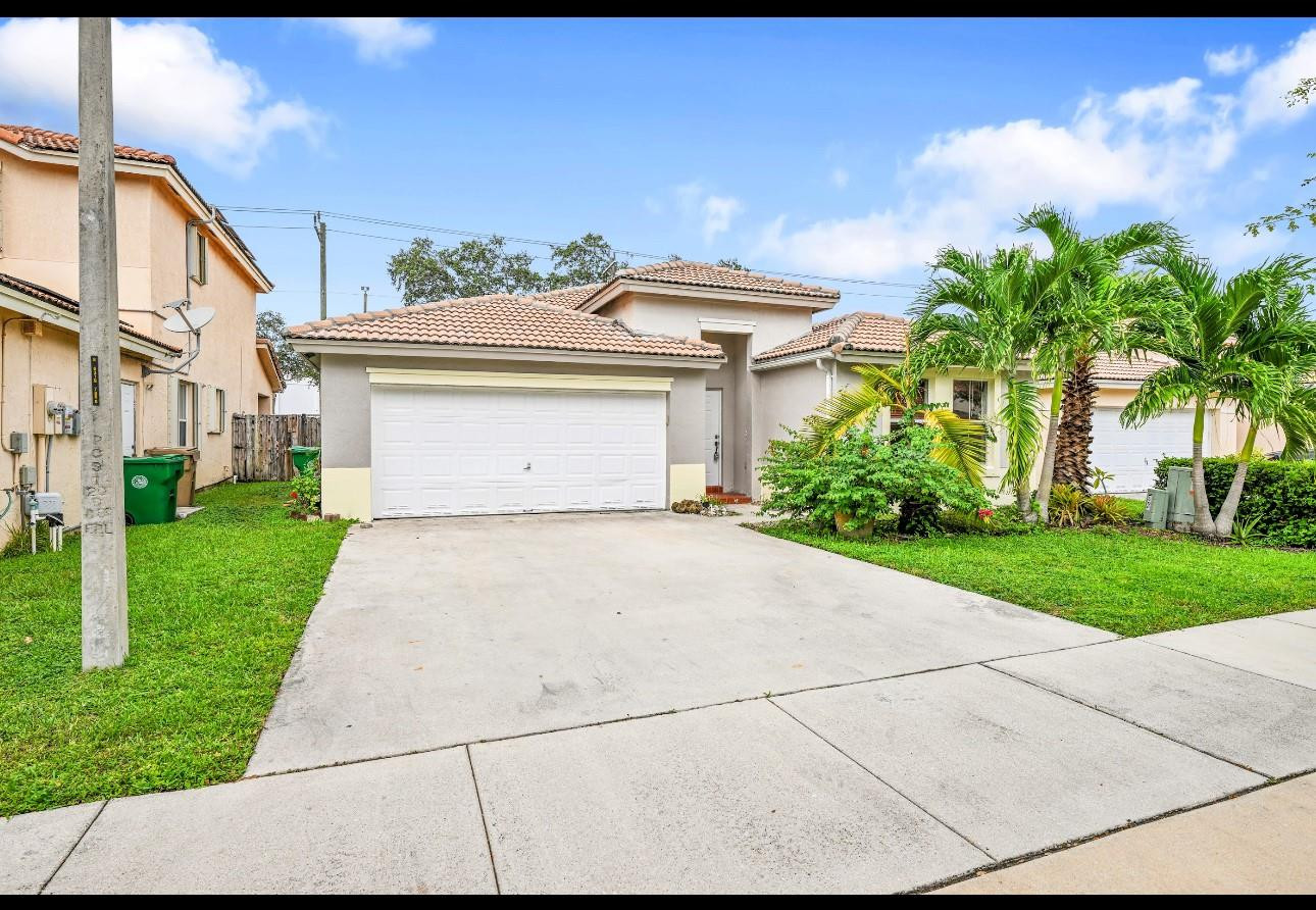 Alquilada 13761 N Garden Cove Circle, Davie, FL 33325, Davie, FL 33325