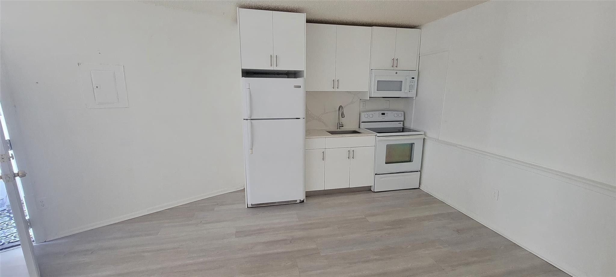 Foto de propiedad en 2417 Hayes Street 1, Hollywood, FL 33020 Hollywood con MLS# 
