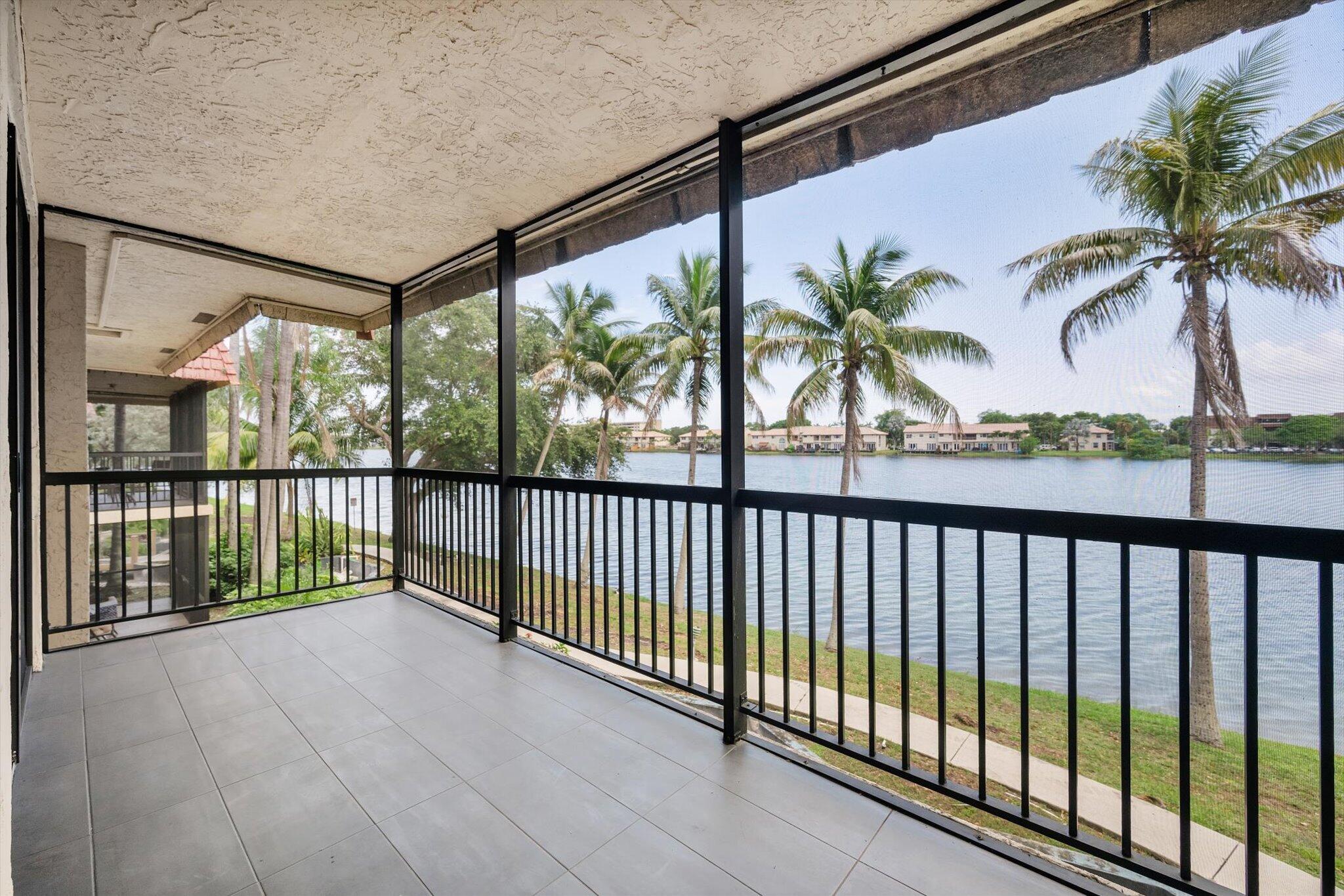 Foto de propiedad en 740 NE 199th Street 205g, Miami, FL 33179 Miami con MLS# 