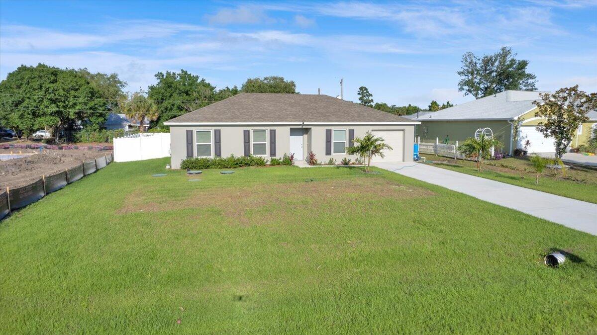 Foto de propiedad en 3129 Wessel Avenue SE, Palm Bay, FL 32909 Palm Bay con MLS# 