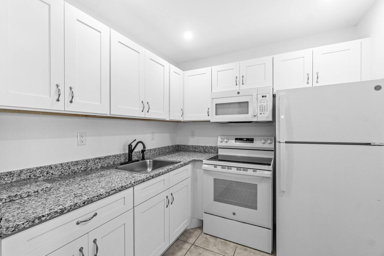 Foto de propiedad en 52 Kingswood C, West Palm Beach, FL 33417 West Palm Beach con MLS# 