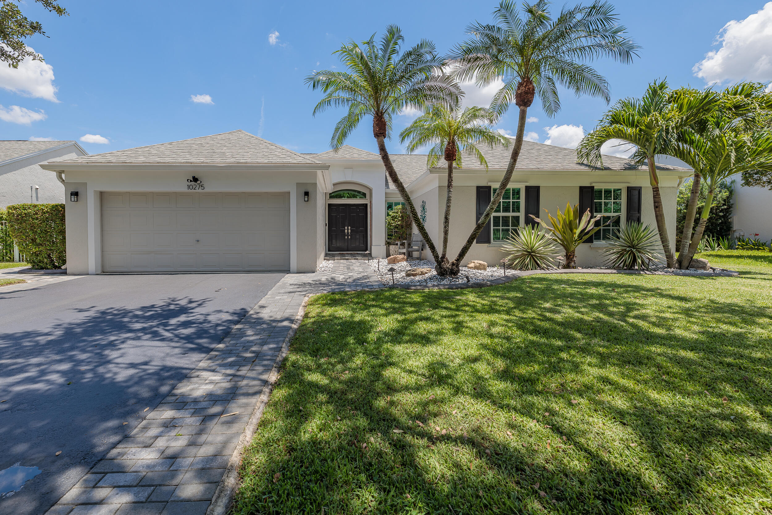 Foto de propiedad en 10275 Grove Lane, Cooper City, FL 33328 Cooper City con MLS# 