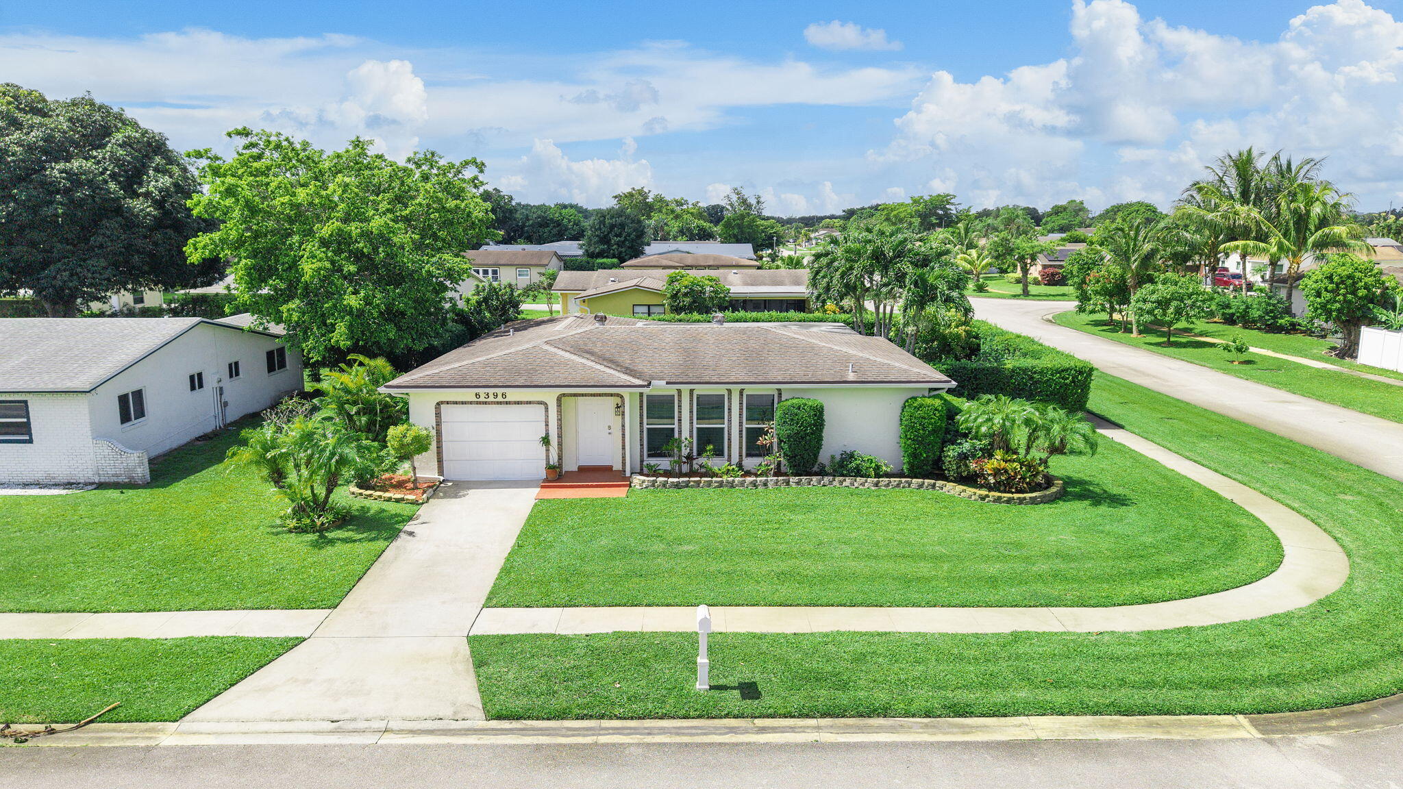 Foto de propiedad en 6396 Whispering Wind Way, Delray Beach, FL 33484 Delray Beach con MLS# 