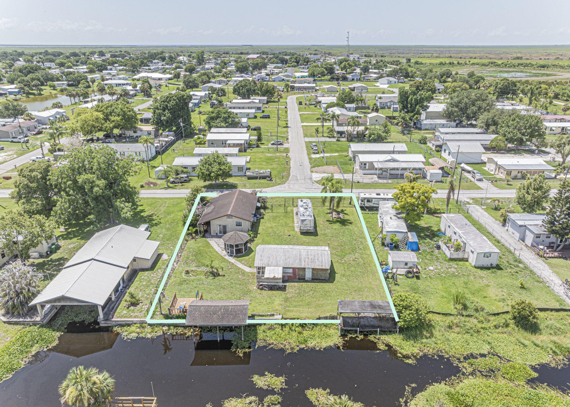 Foto de propiedad en 1040 Lissie Lane, Okeechobee, FL 34974 Okeechobee con MLS# 