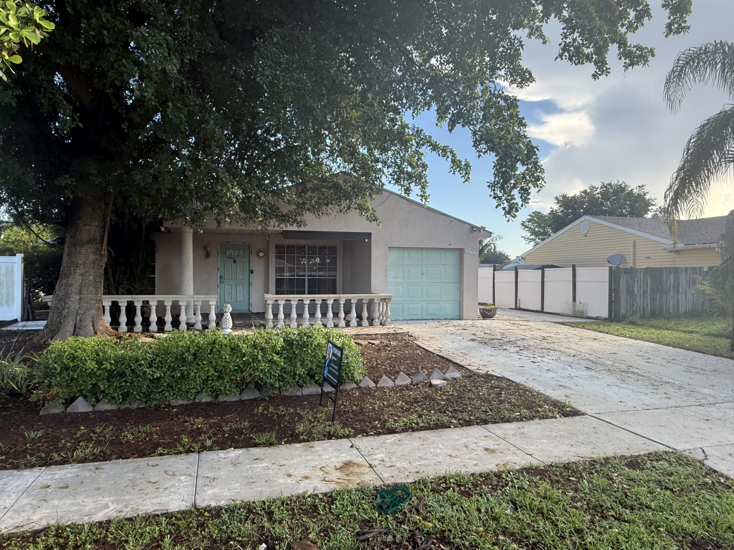Foto de propiedad en 10685 Bobbie Lane, Royal Palm Beach, FL 33411 Royal Palm Beach con MLS# 
