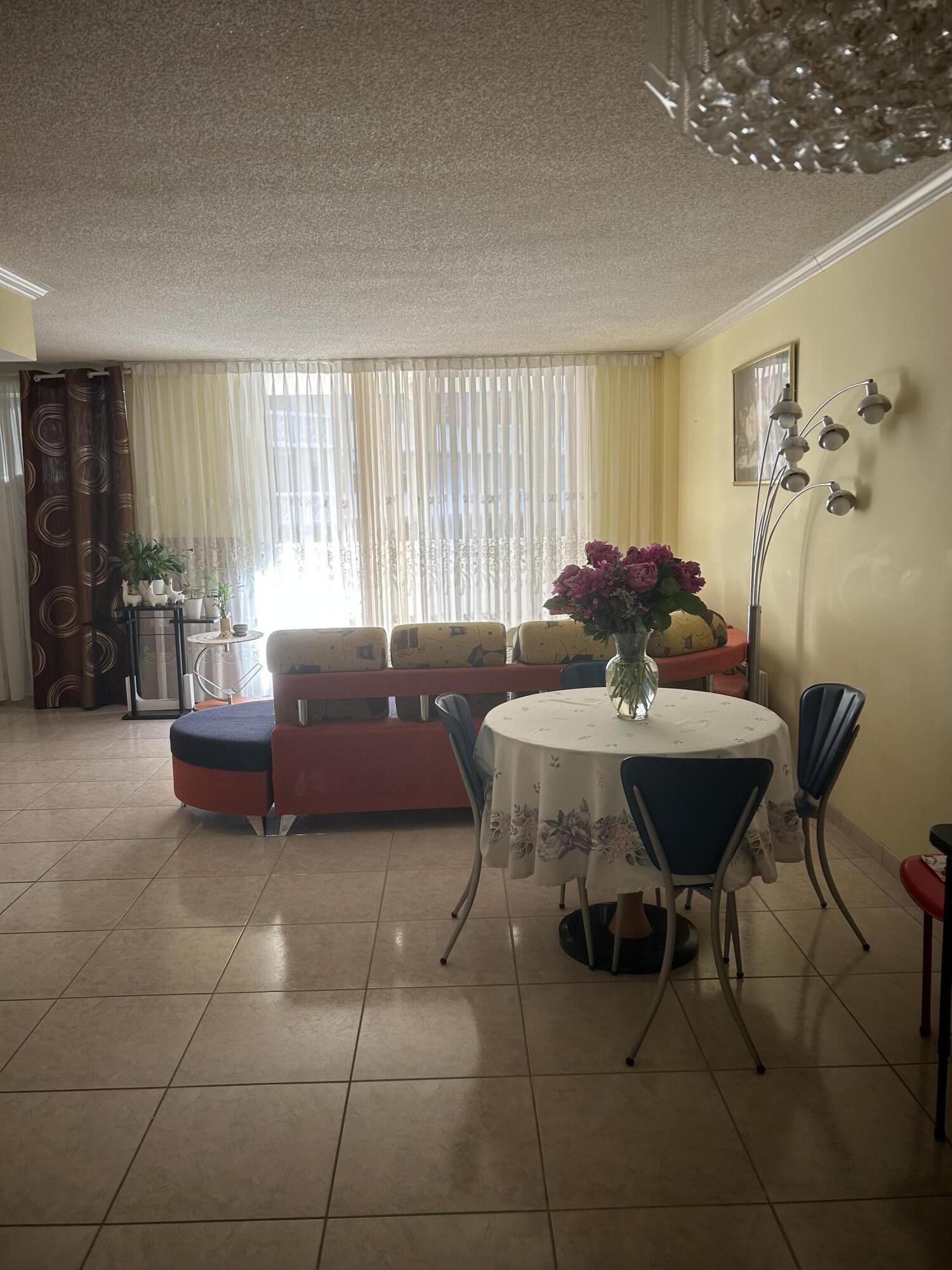 Foto de propiedad en 1833 S Ocean Drive 205, Hallandale Beach, FL 33009 Hallandale Beach con MLS# 