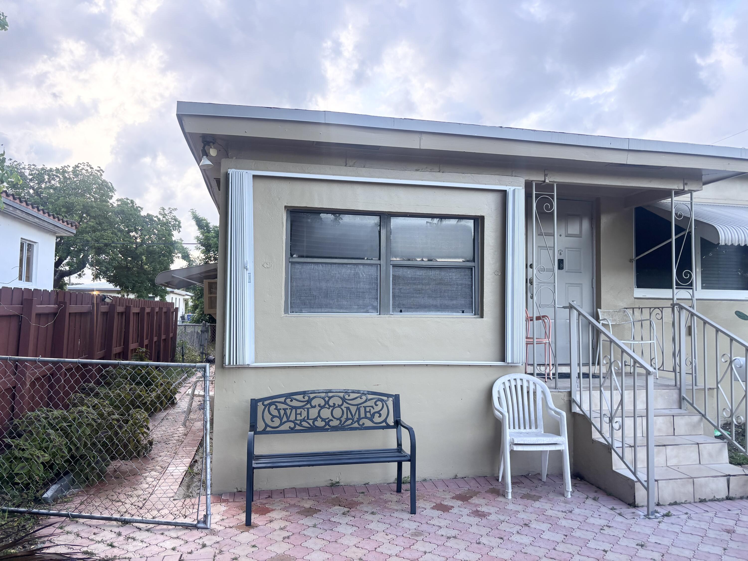 Foto de propiedad en 1885 NE 177th Street, North Miami Beach, FL 33162 North Miami Beach con MLS# 