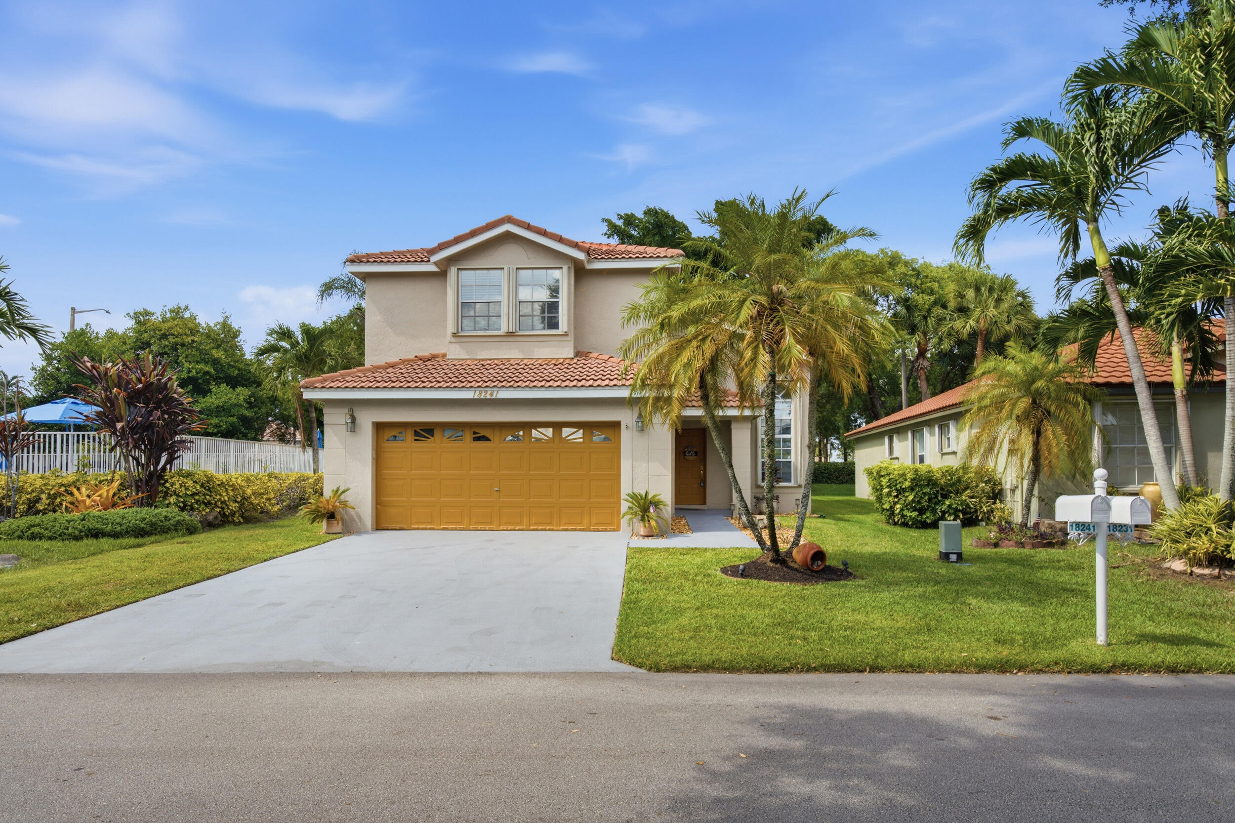 Foto de propiedad en 18241 NW 8th Street, Pembroke Pines, FL 33029 Pembroke Pines con MLS# 
