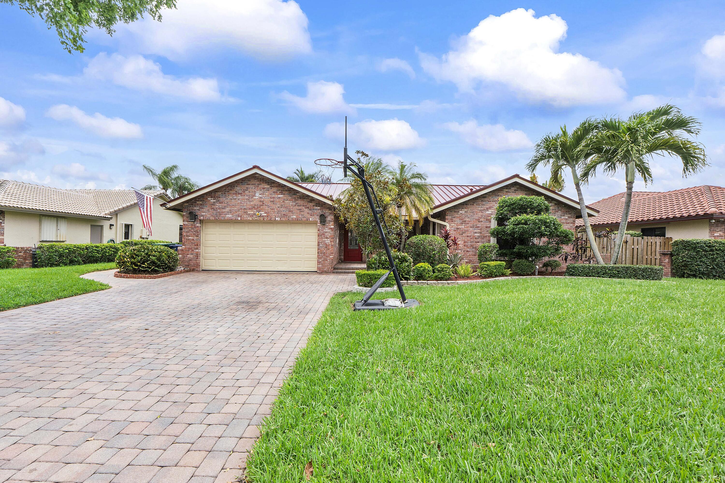 Foto de propiedad en 10662 NW 7th Place, Coral Springs, FL 33071 Coral Springs con MLS# 
