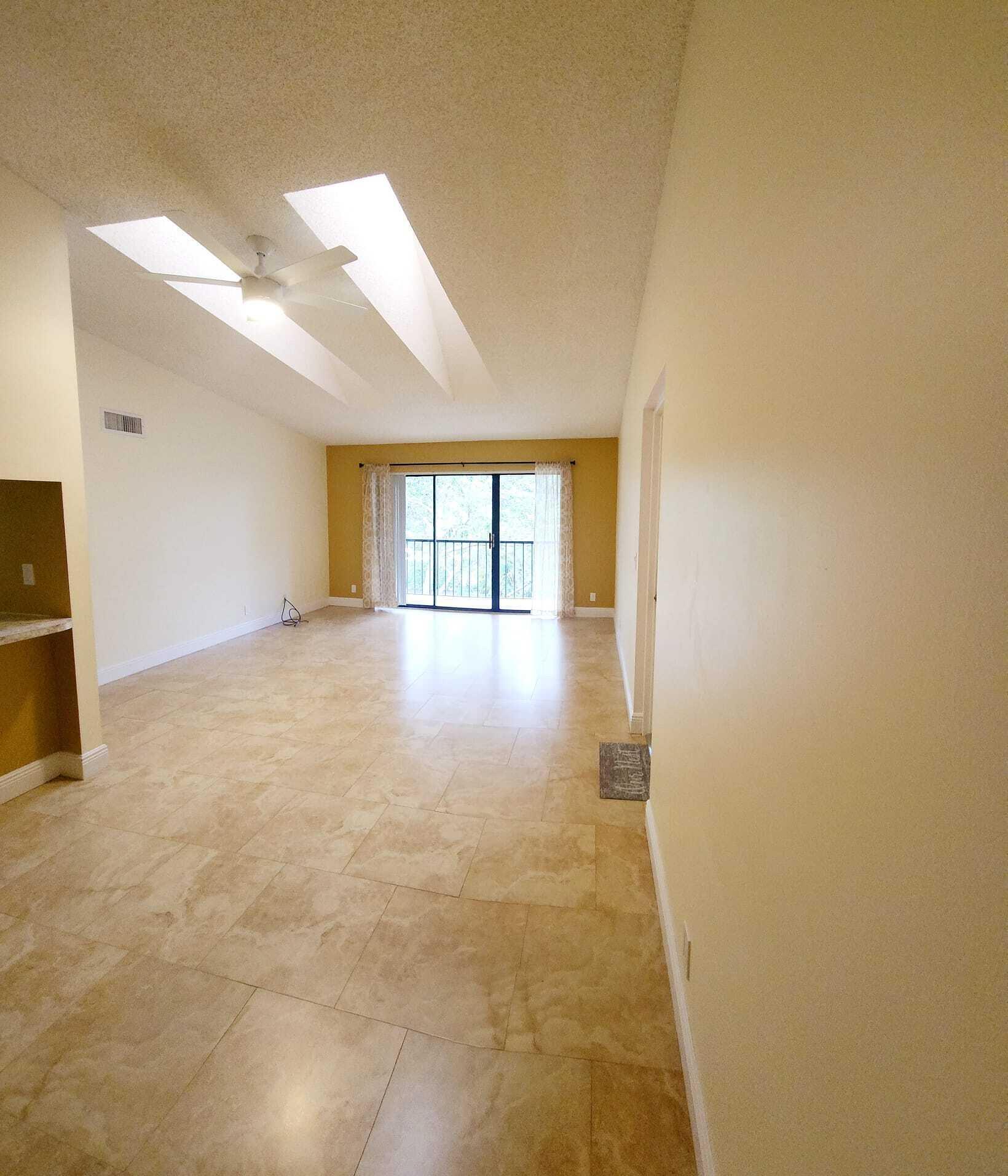 Foto de propiedad en 205 Foxtail Drive H3, Greenacres, FL 33415 Greenacres con MLS# 