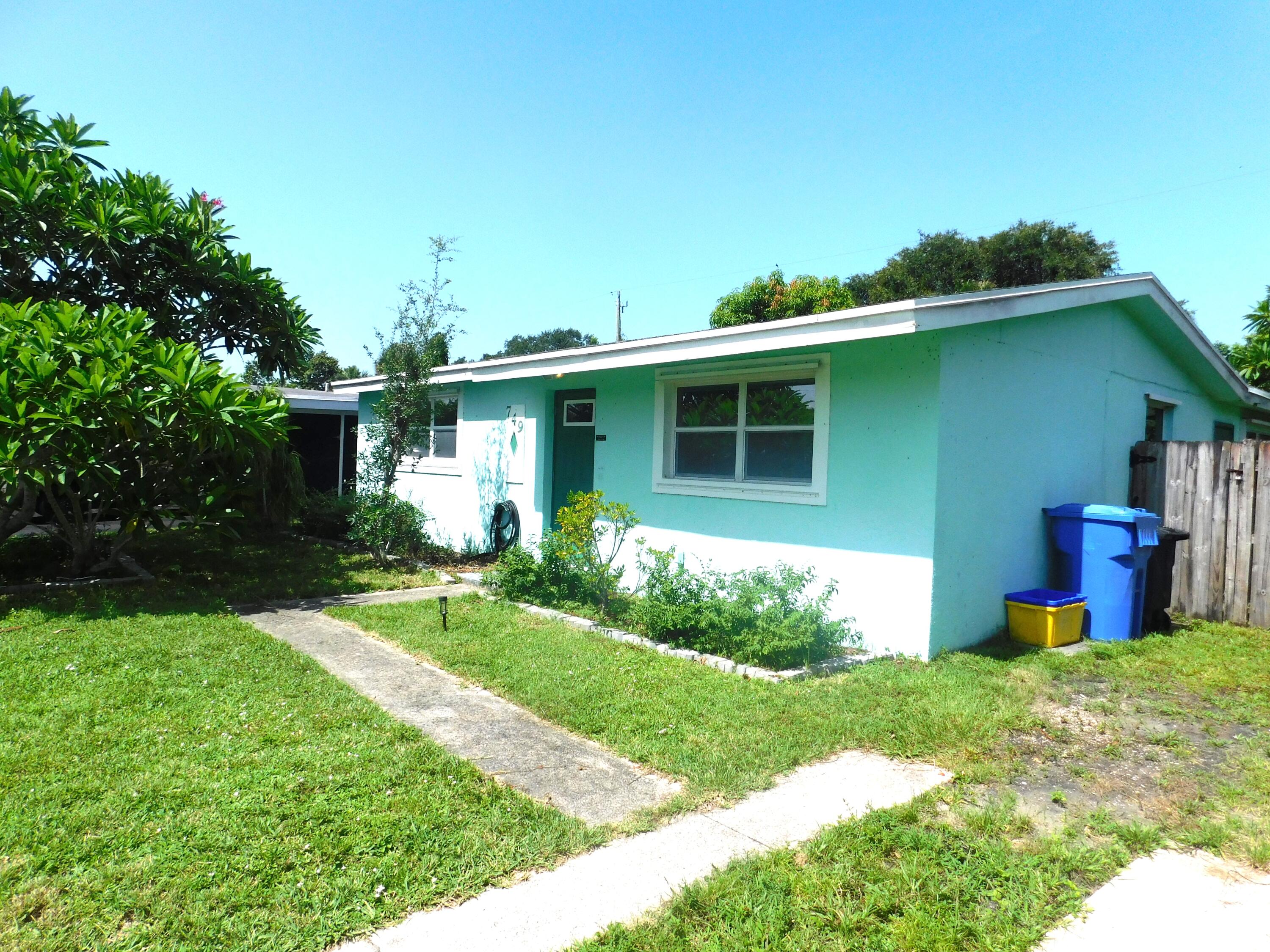 Foto de propiedad en 749 Camellia Drive, Royal Palm Beach, FL 33411 Royal Palm Beach con MLS# 