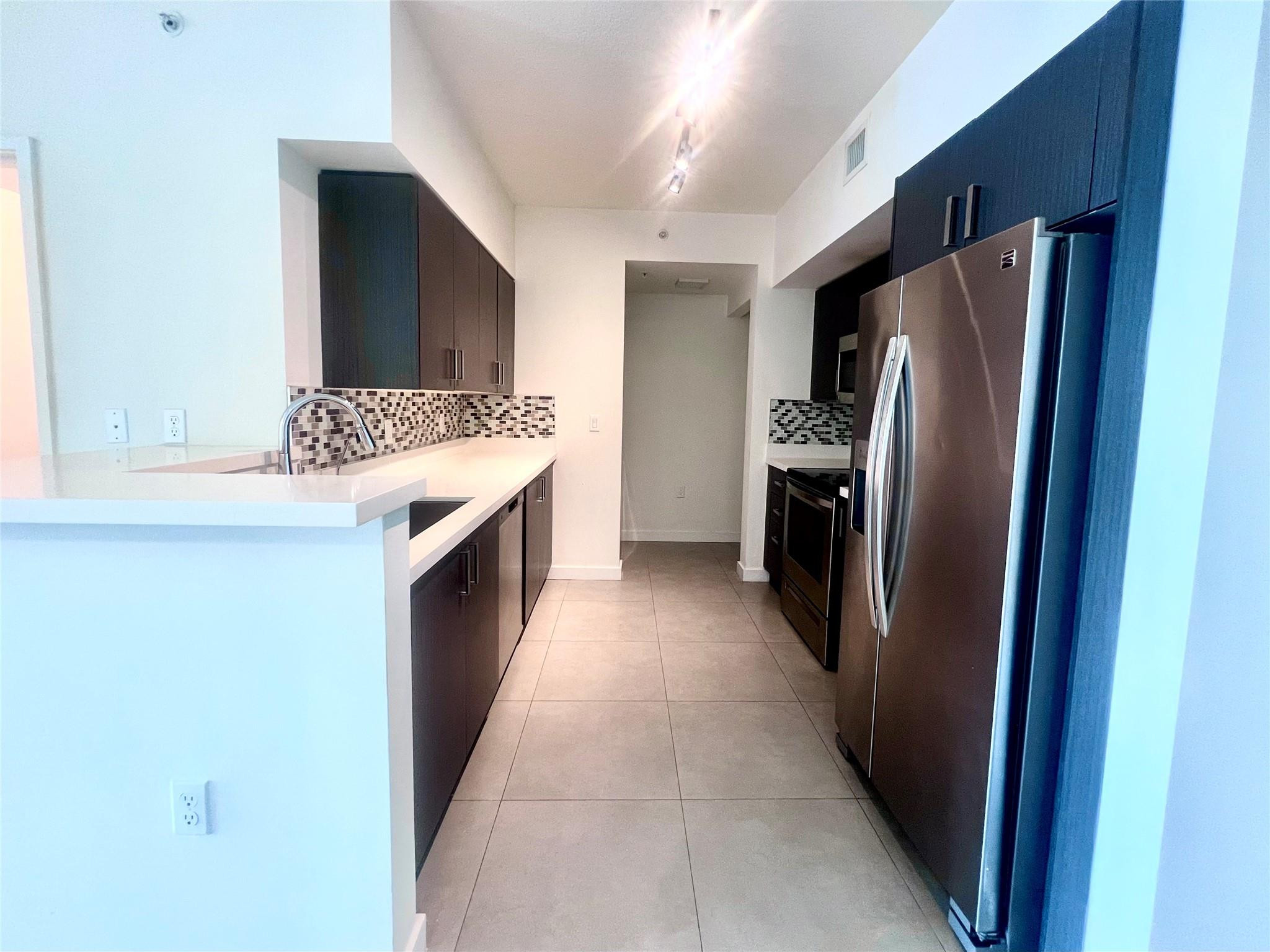 En Renta 729 NW 2 Street 501, Miami, FL 33128, Miami, FL 33128