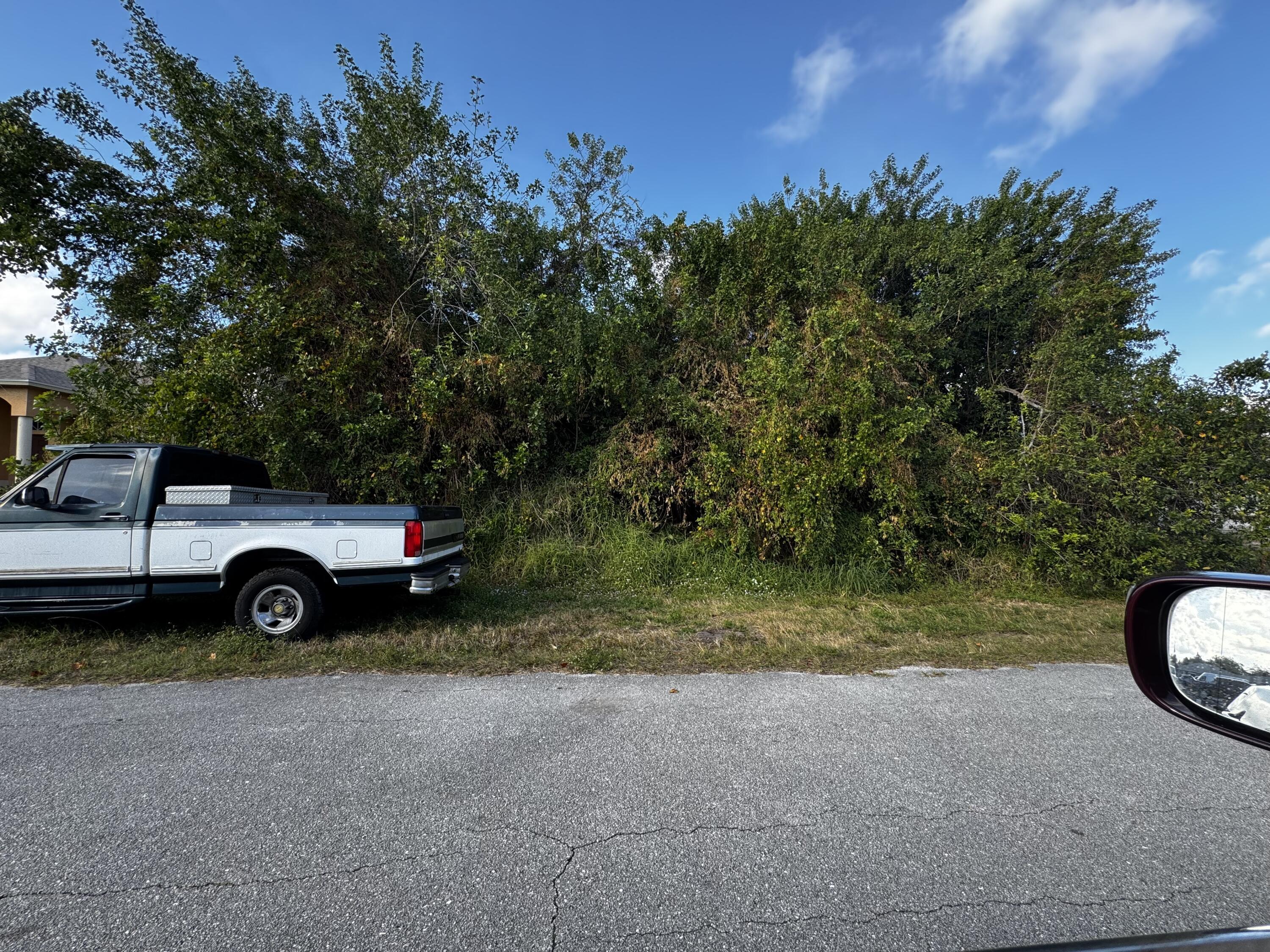 Foto de propiedad en 951 SW Mcelroy Avenue, Port St. Lucie, FL 34953 Port St. Lucie con MLS# 