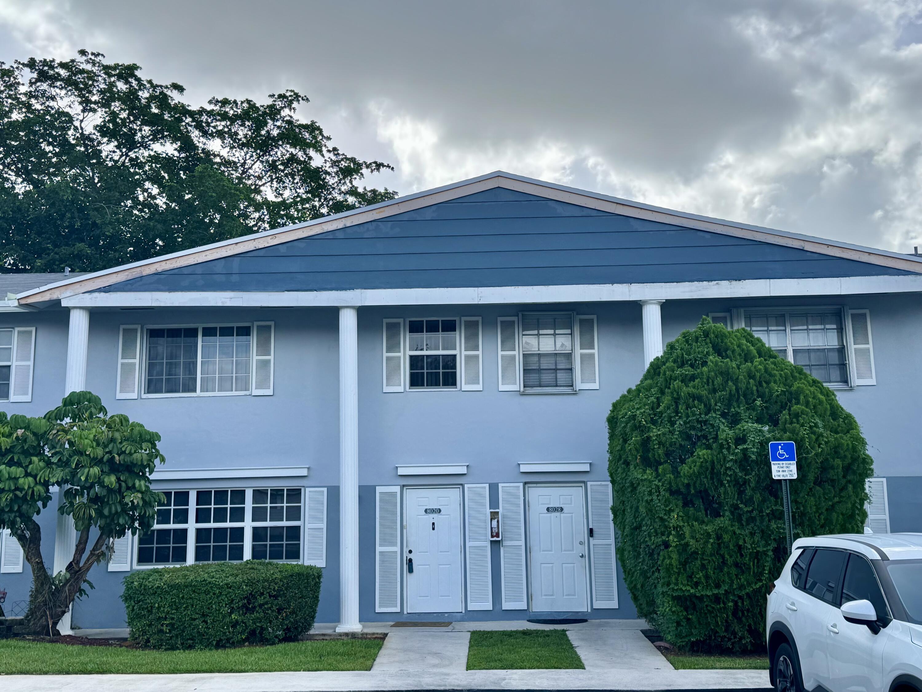 Foto de propiedad en 8028 SW 17th Place, Davie, FL 33324 Davie con MLS# 