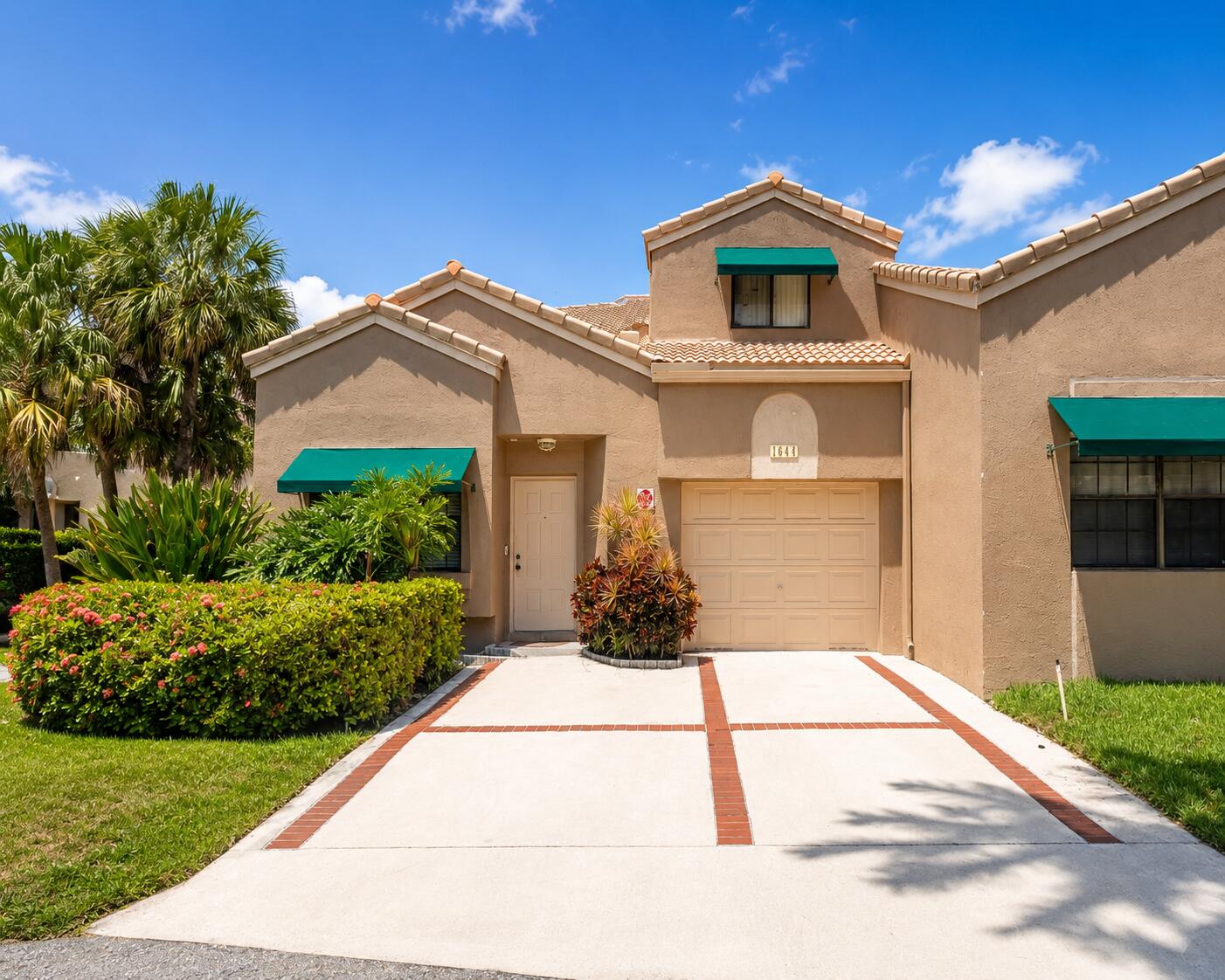 Foto de propiedad en 1644 Cypress Pointe Drive 1-9, Coral Springs, FL 33071 Coral Springs con MLS# 