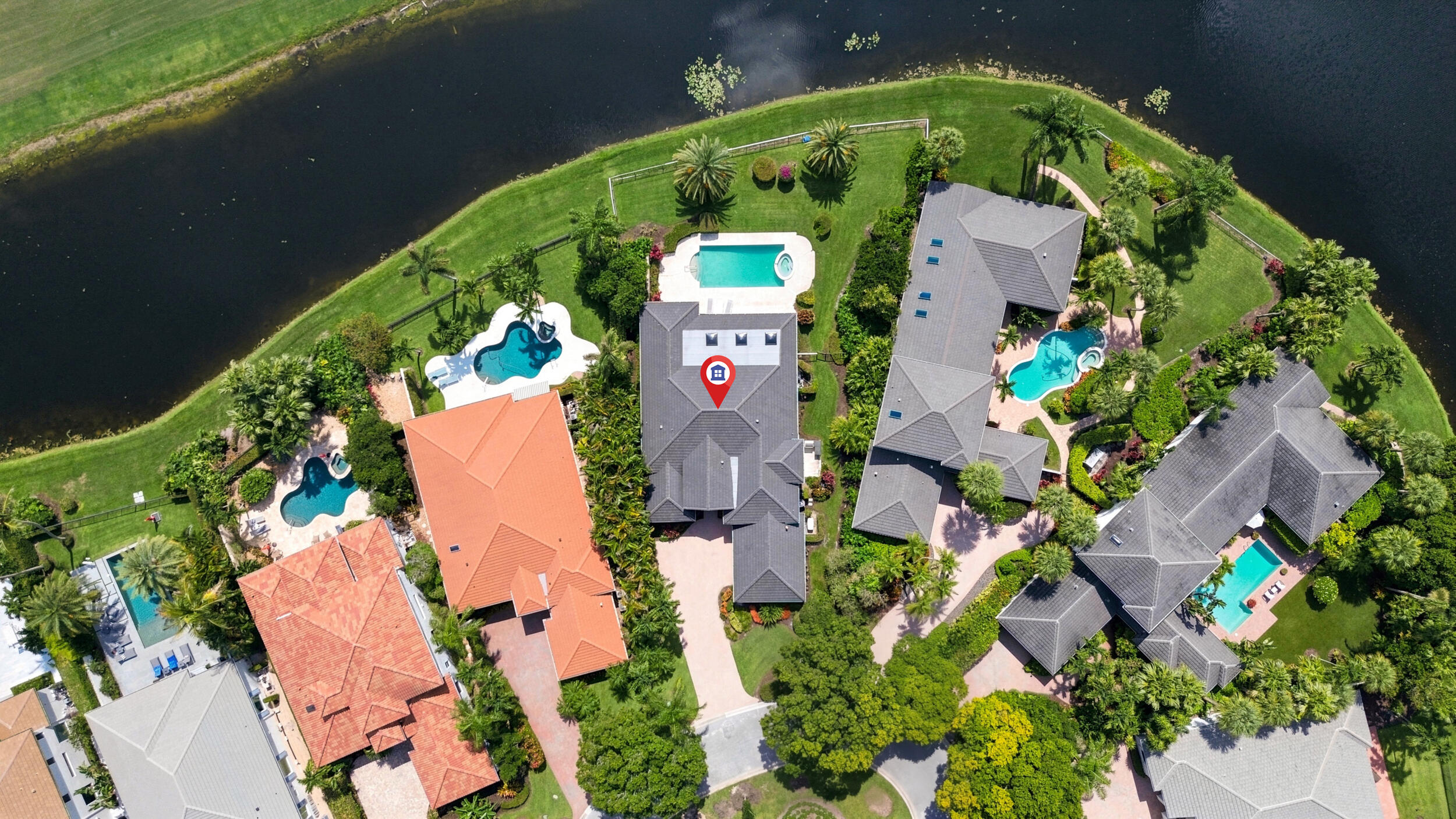 Foto de propiedad en 173 N Village Way, Jupiter, FL 33458 Jupiter con MLS# 
