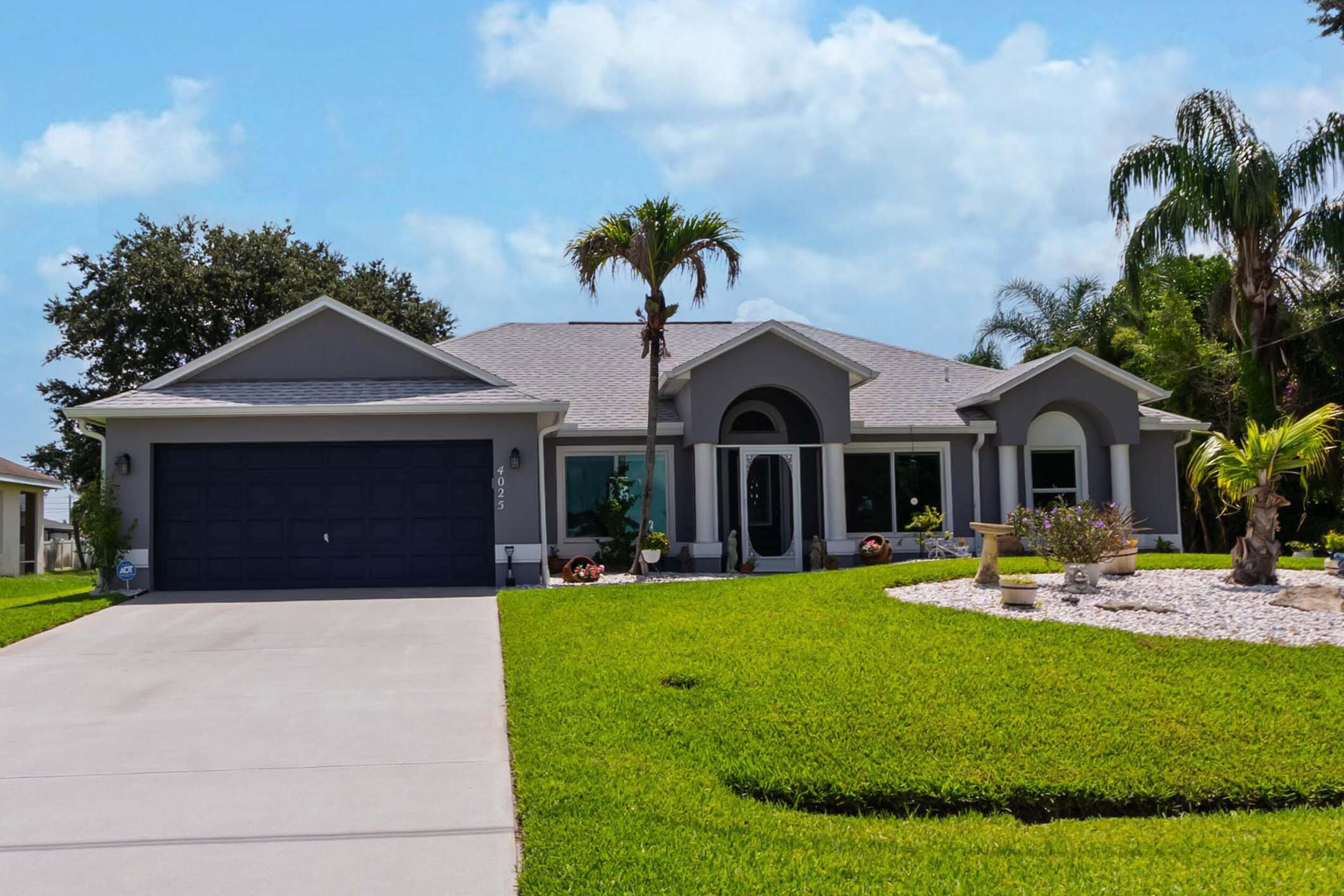 Foto de propiedad en 4025 SW Kadlic Street, Port St. Lucie, FL 34953 Port St. Lucie con MLS# 