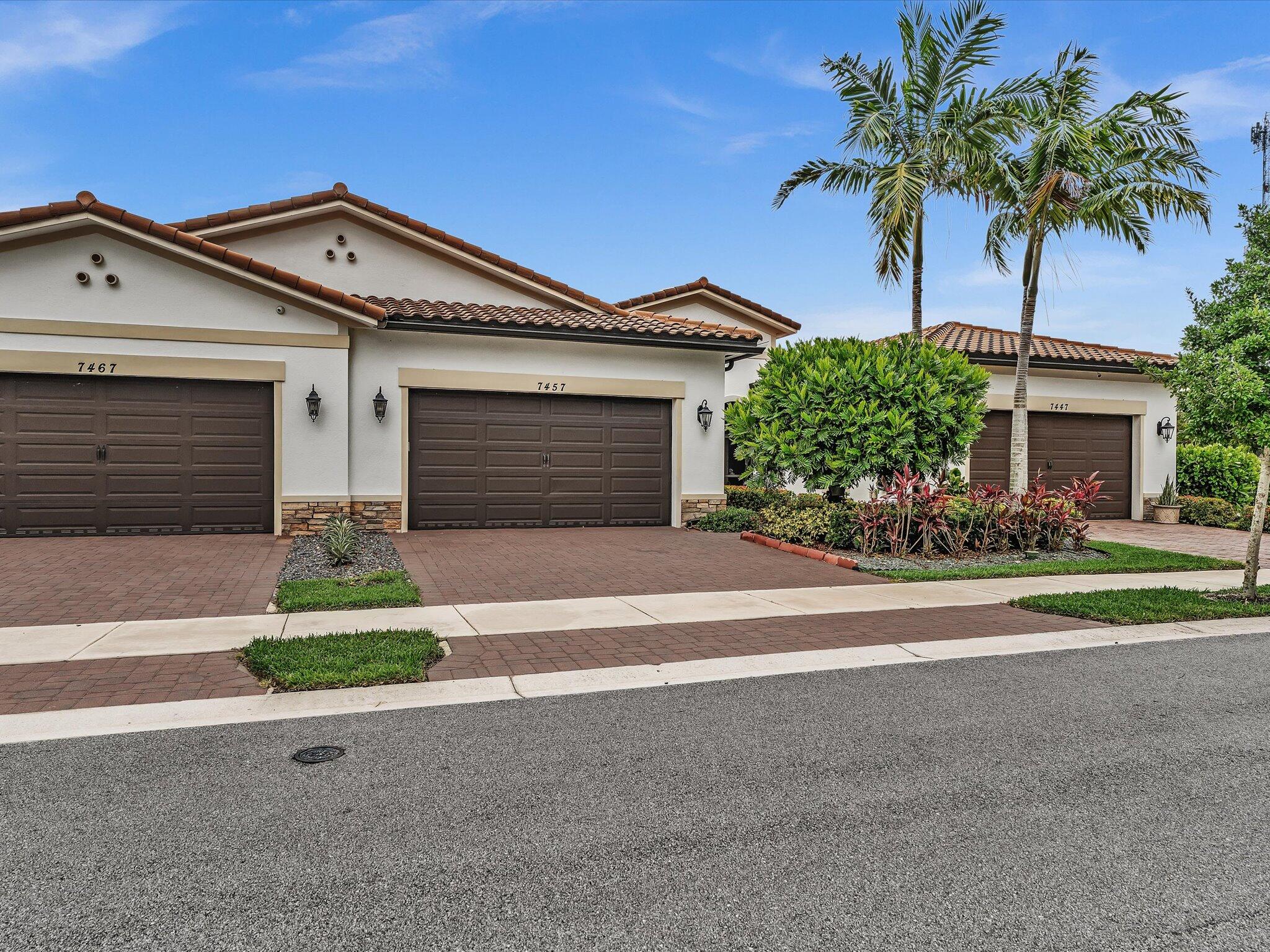 Foto de propiedad en 7457 S Blue Spring Drive, Parkland, FL 33067 Parkland con MLS# 