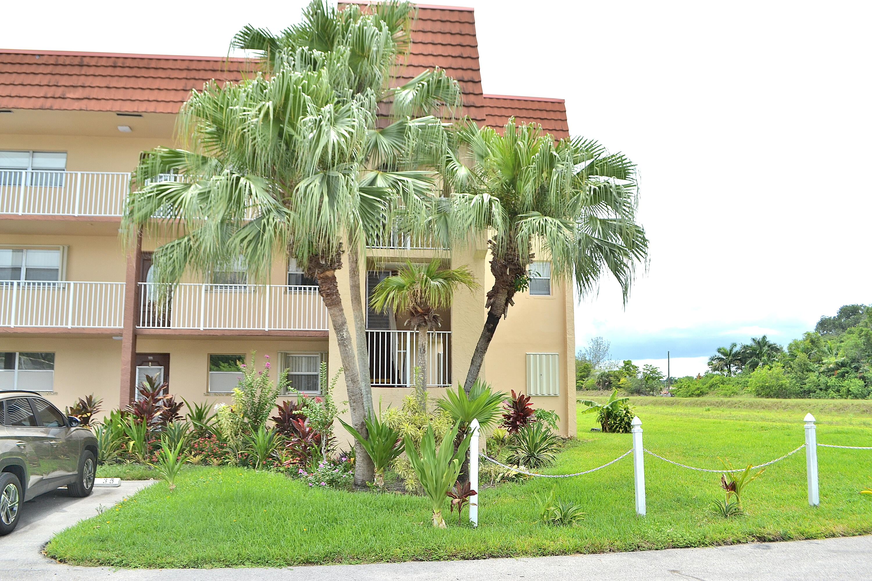 Foto de propiedad en 8841 Sunrise Lakes Boulevard 112, Sunrise, FL 33322 Sunrise con MLS# 