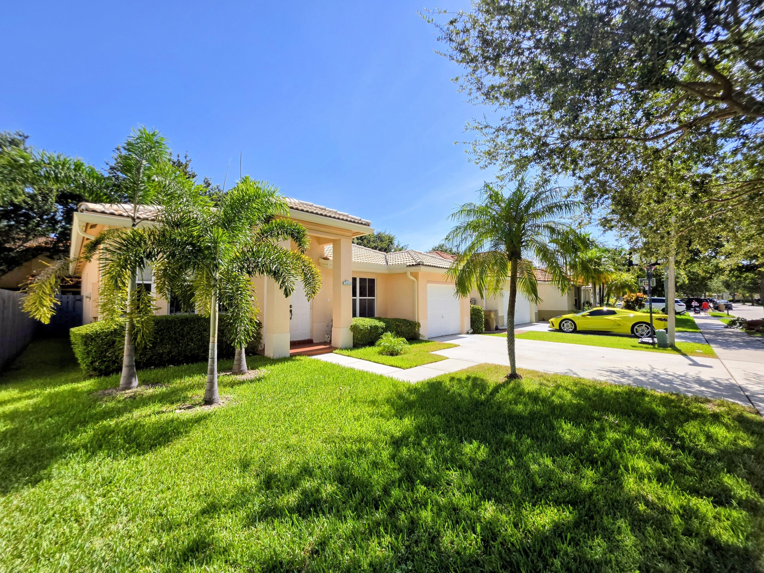 Foto de propiedad en 14013 N Cypress Cove Circle, Davie, FL 33325 Davie con MLS# 