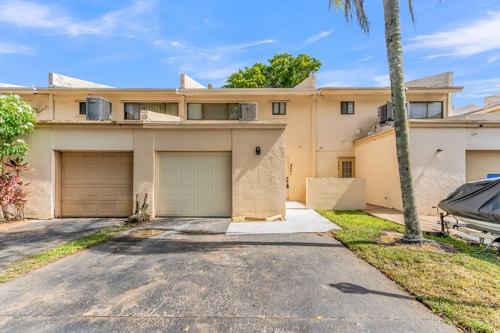 Foto de propiedad en 4281 NW 76th Avenue, Davie, FL 33328 Davie con MLS# 