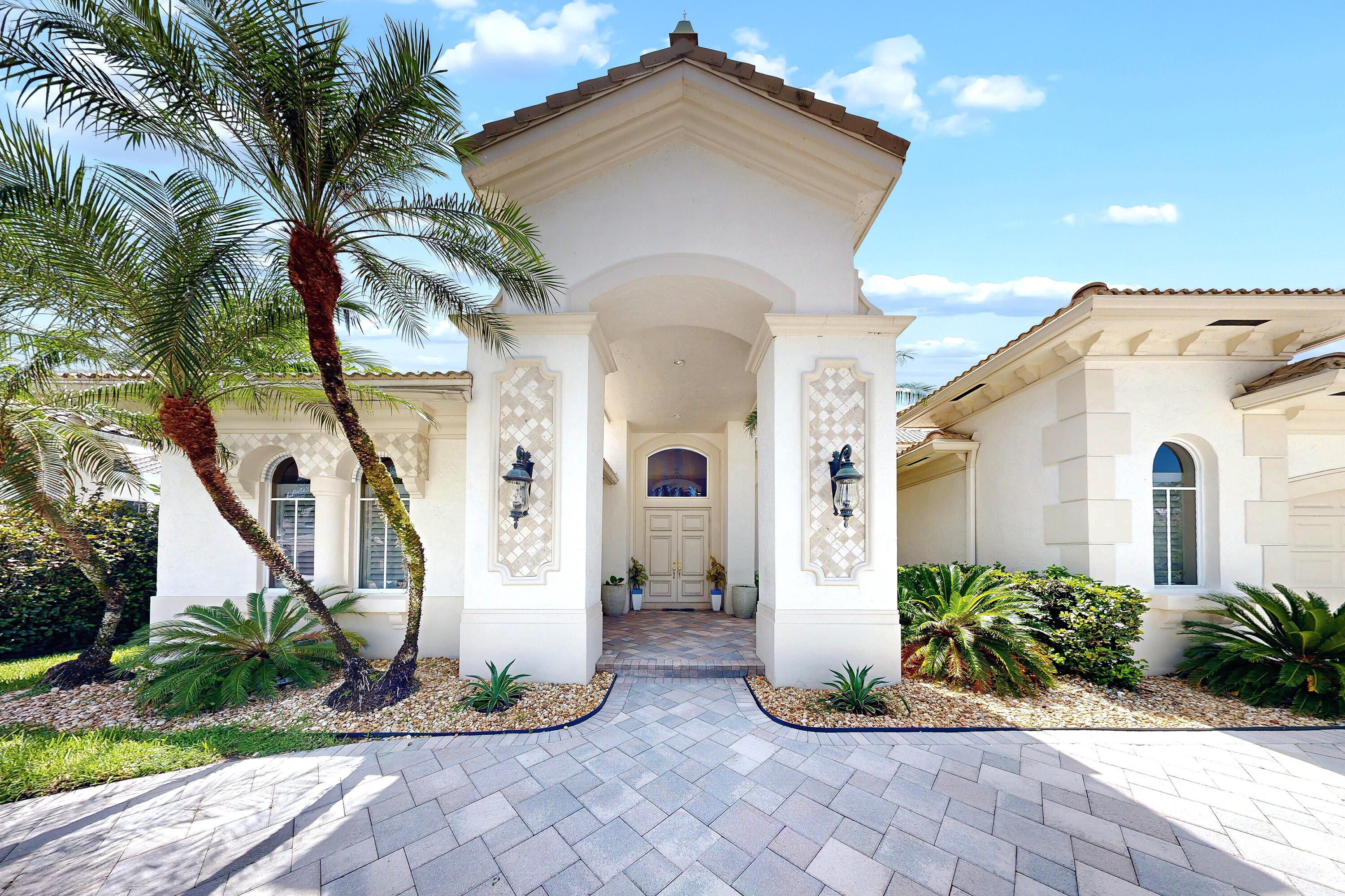 Foto de propiedad en 11065 Canary Island Court, Plantation, FL 33324 Plantation con MLS# 